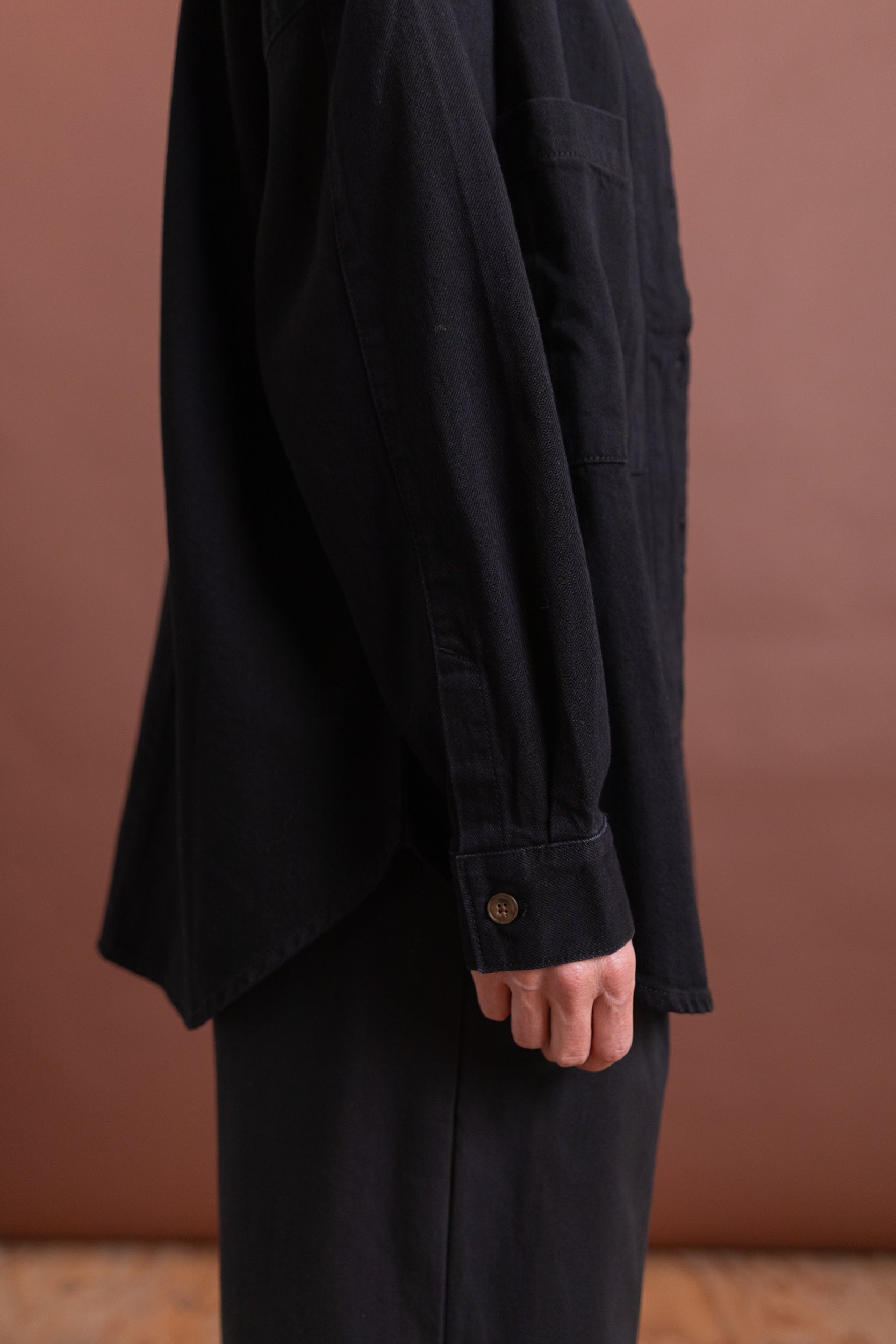 REGION SHIRT IN BLACK DENIM