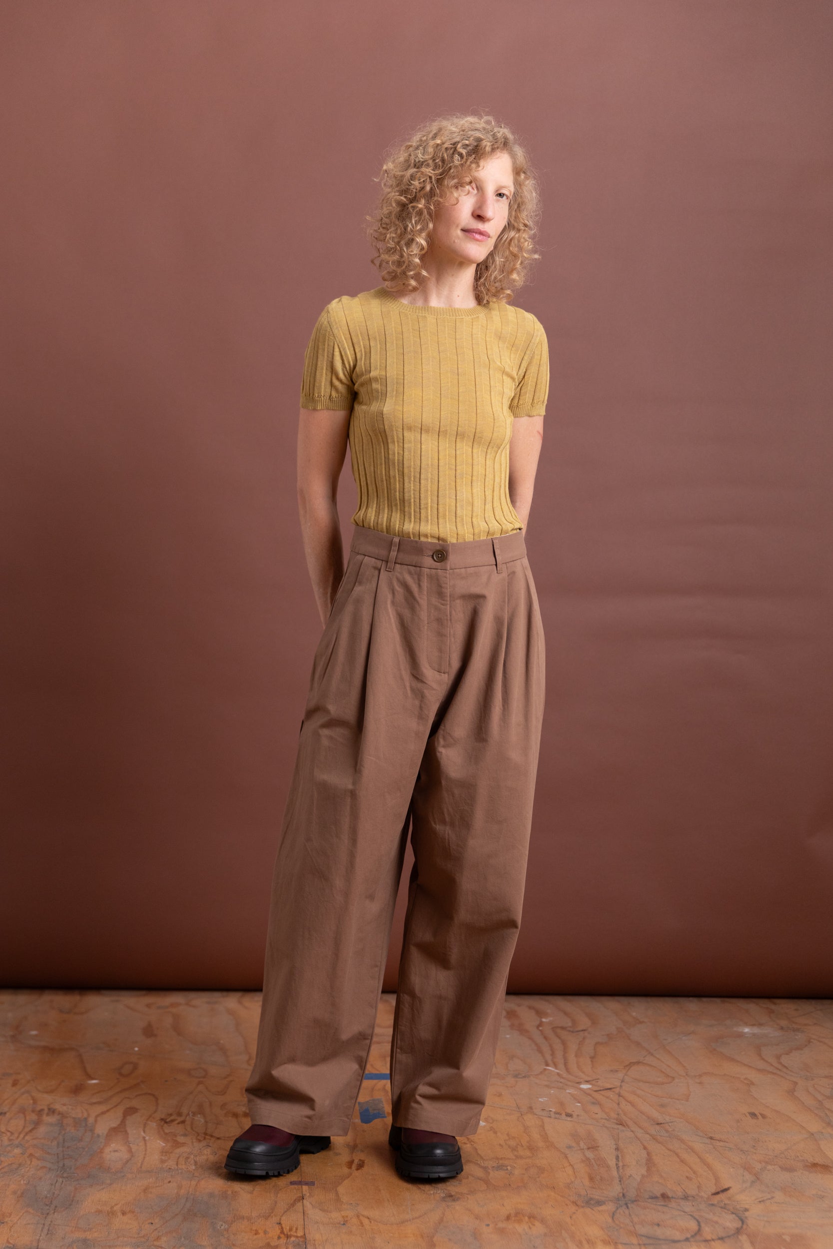 SELENO PLEAT PANT IN CLAY