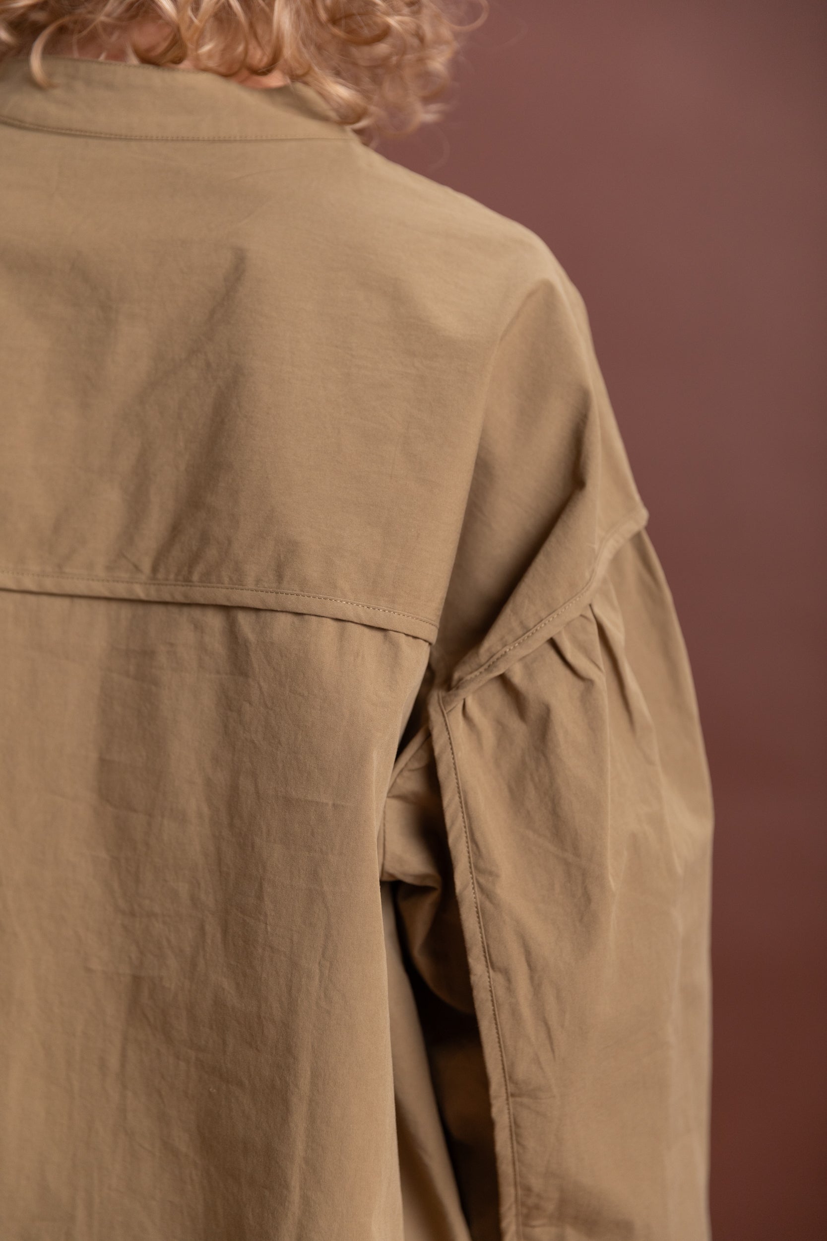 TRANSIT GATHERED BLOUSE IN DUSTY OLIVE