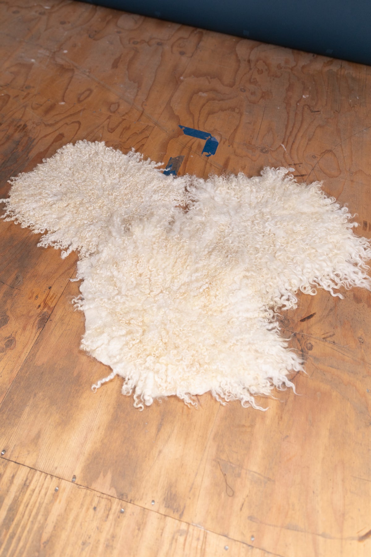 FELTED SEAT CUSHIONS IN LIGHT NATURAL WOOL