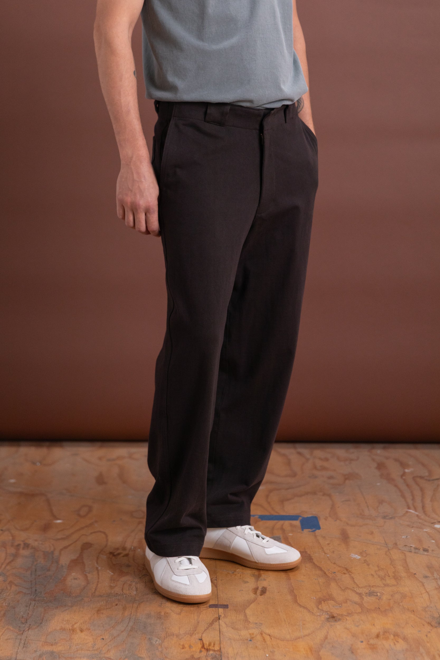 JERSEY TROUSER IN BLACK MUSHROOM
