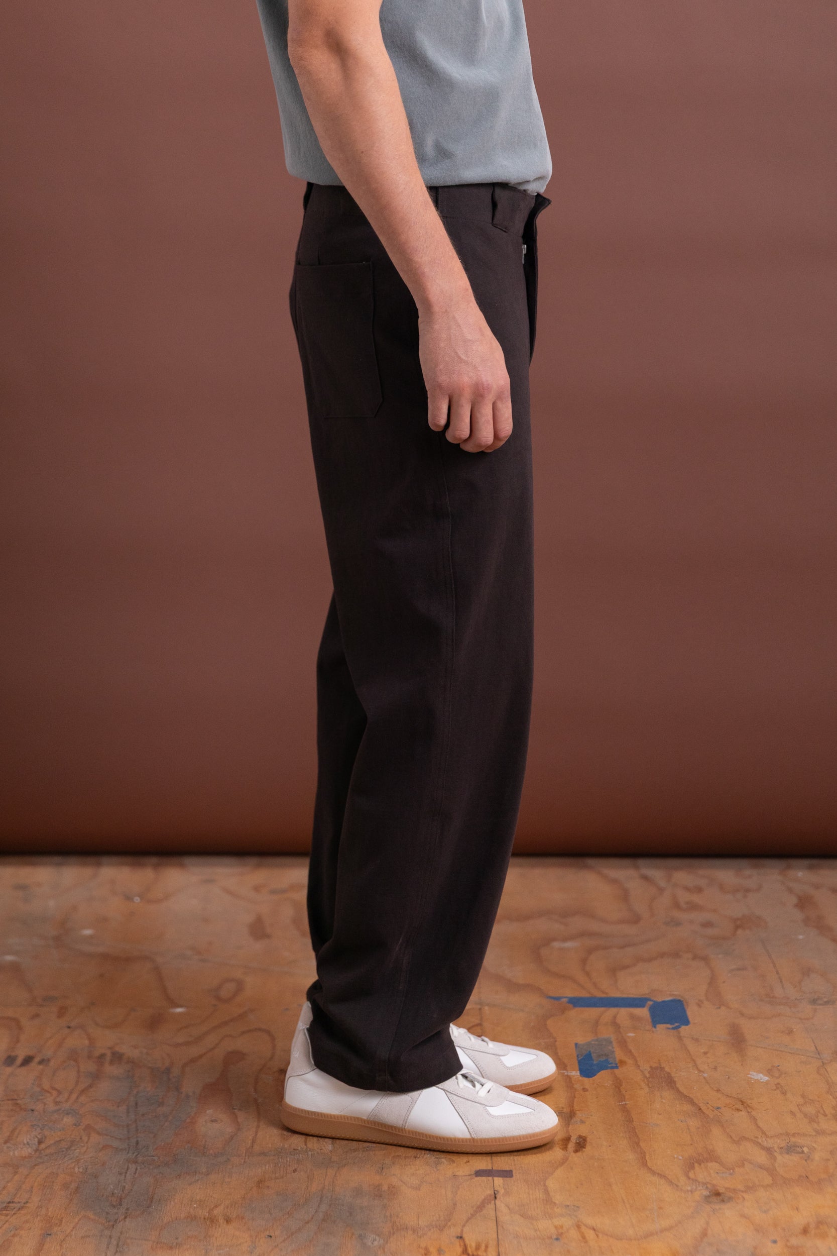 JERSEY TROUSER IN BLACK MUSHROOM