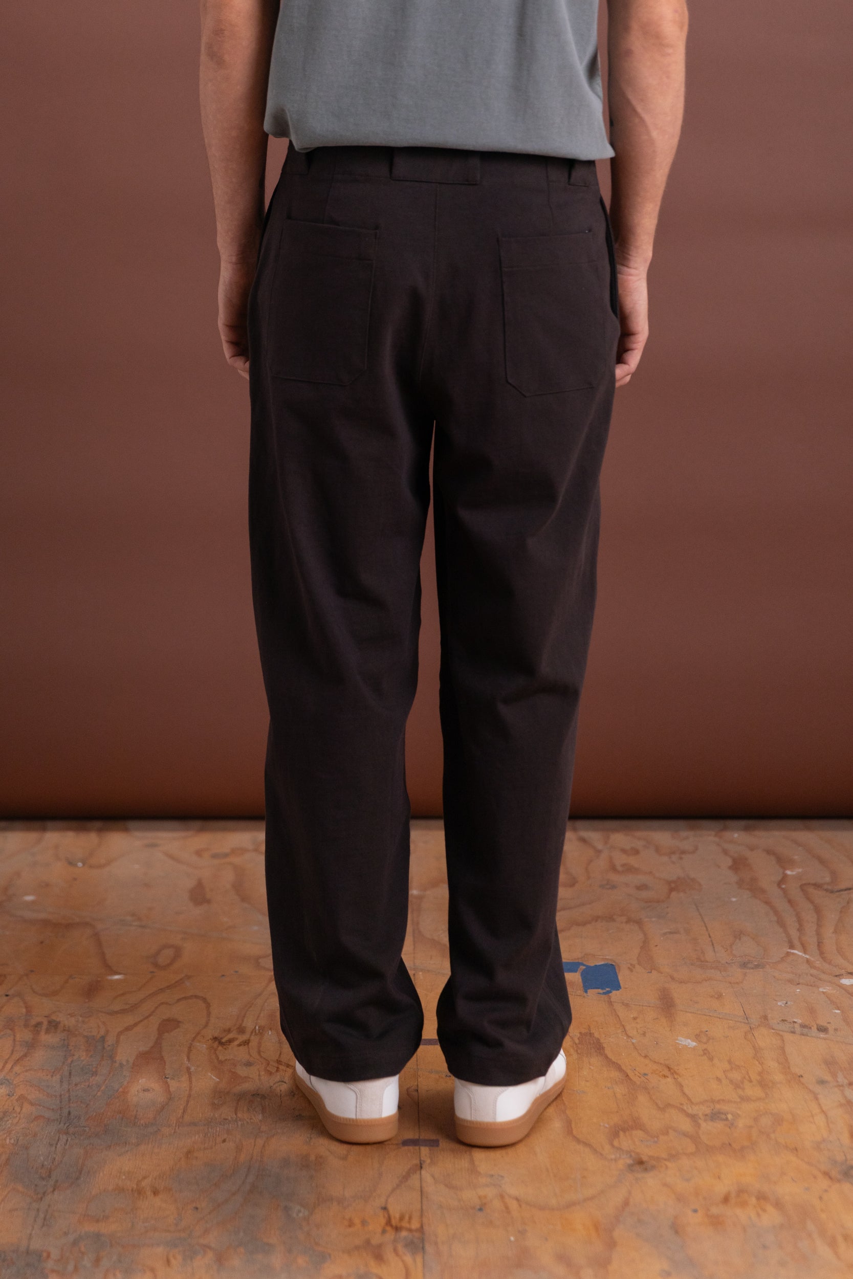 JERSEY TROUSER IN BLACK MUSHROOM