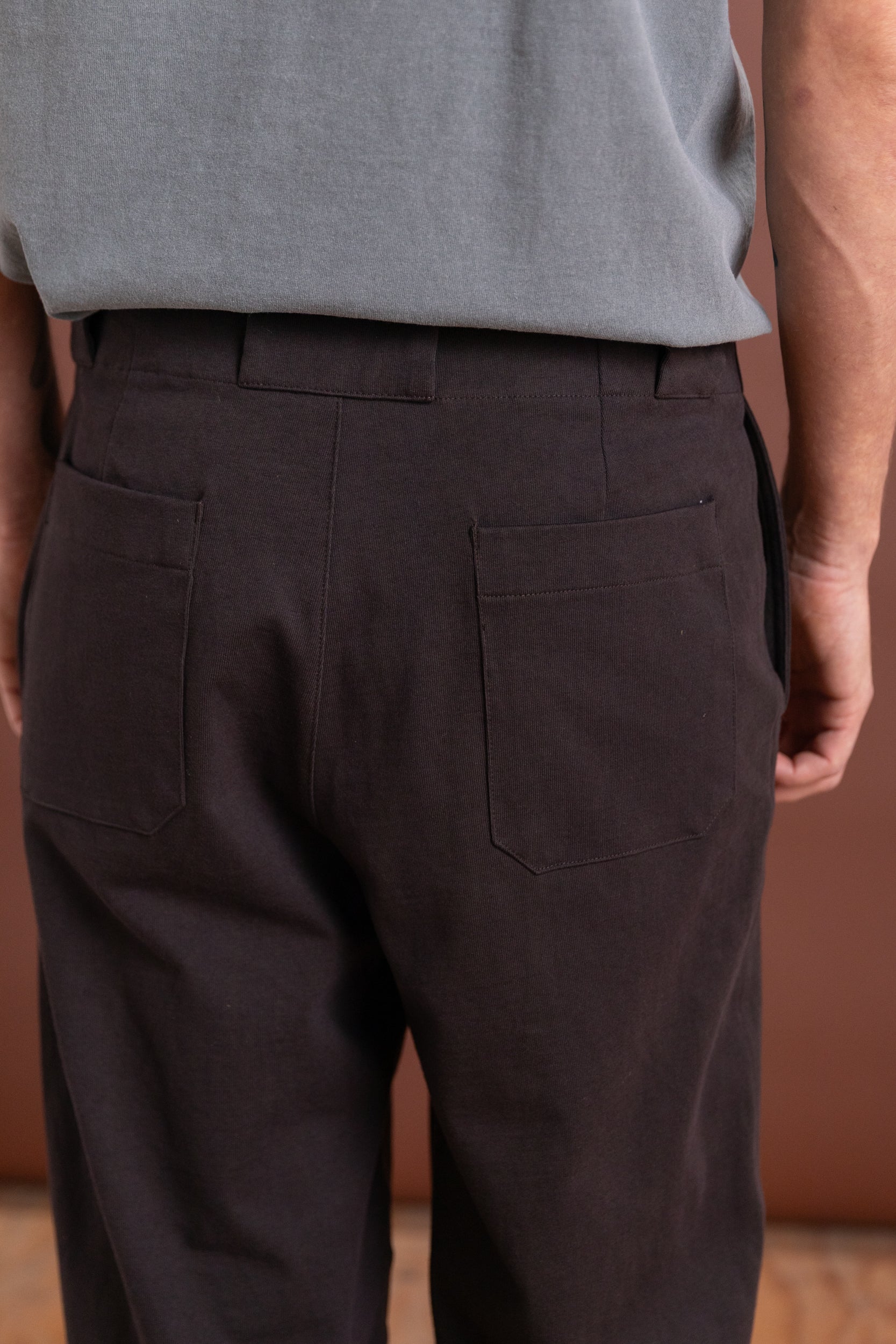 JERSEY TROUSER IN BLACK MUSHROOM