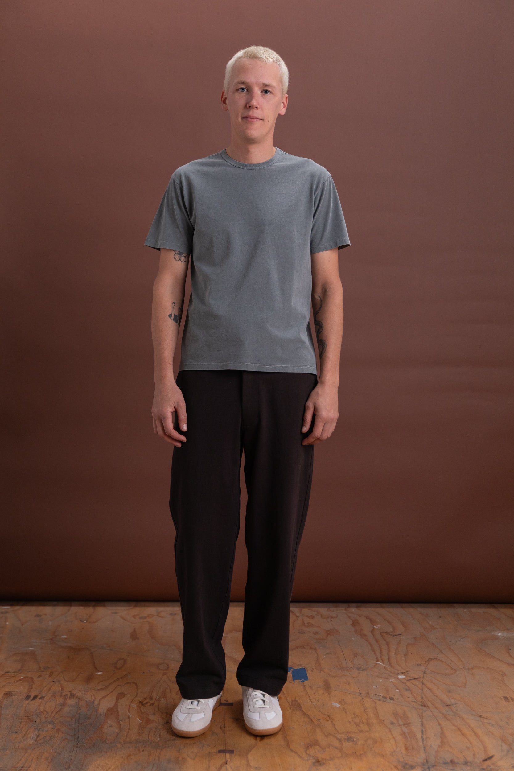 OUR TEE SHIRT IN PIGMENT KELP