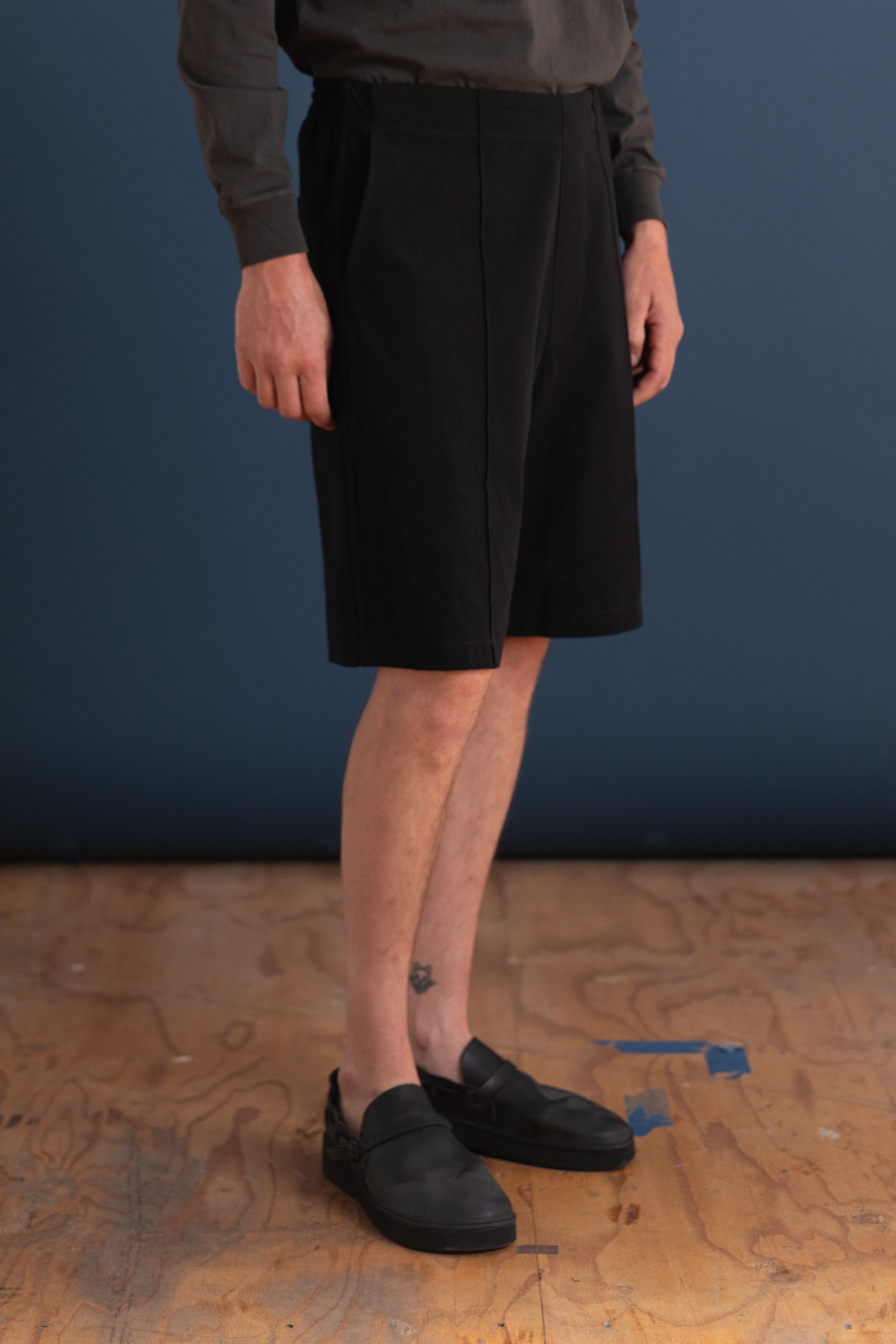 BAND SHORTS IN BLACK CANVAS