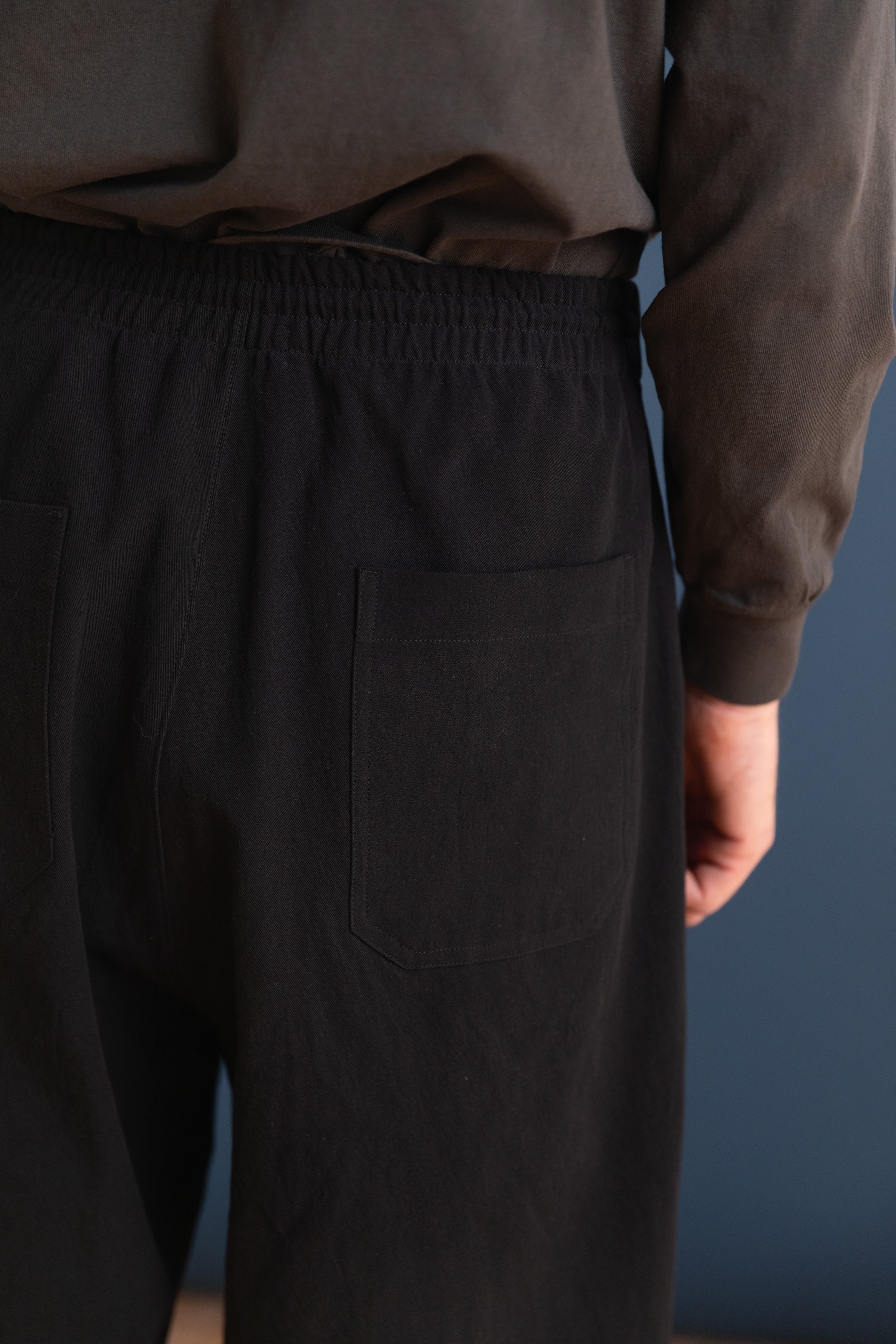 BAND SHORTS IN BLACK CANVAS