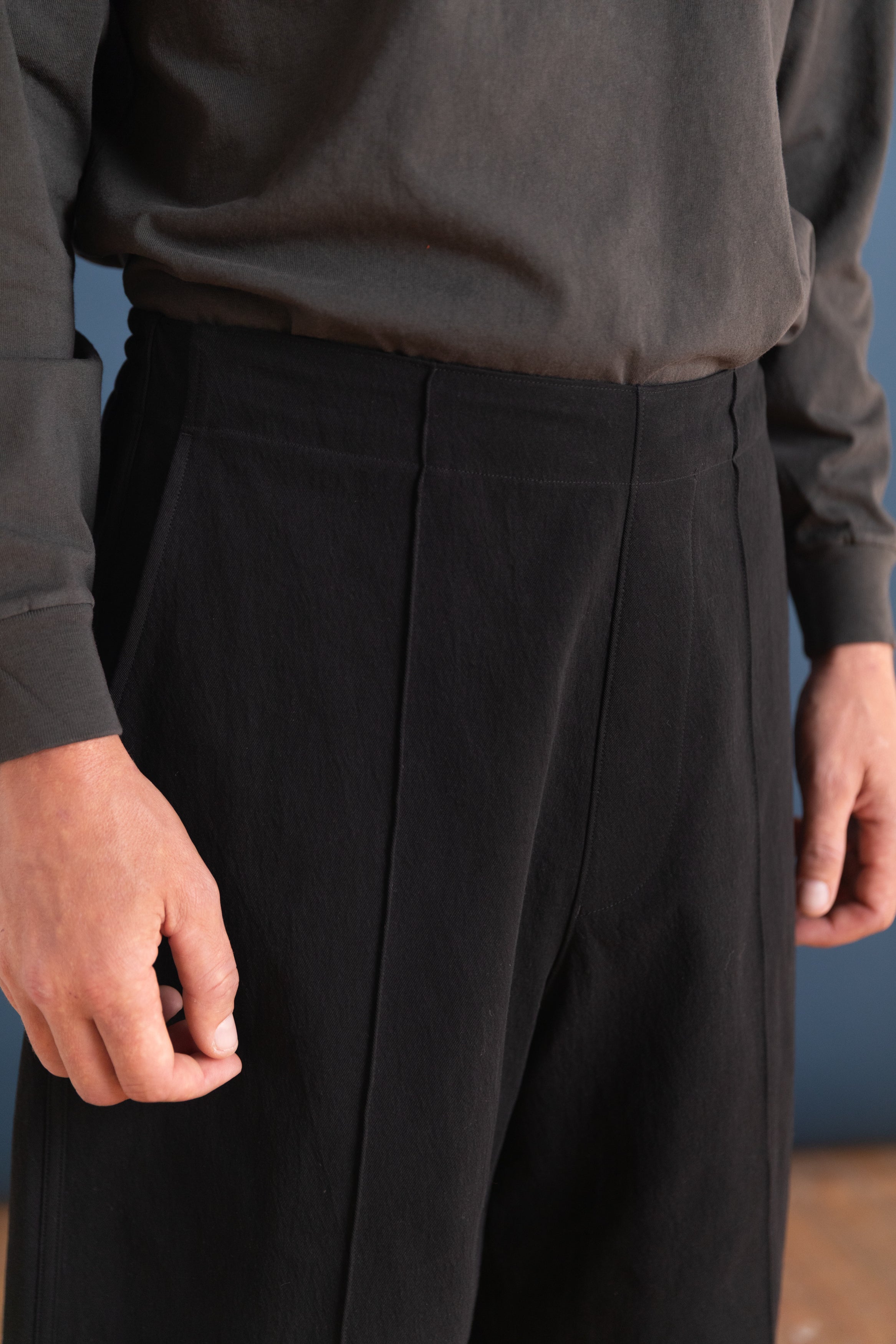 BAND SHORTS IN BLACK CANVAS