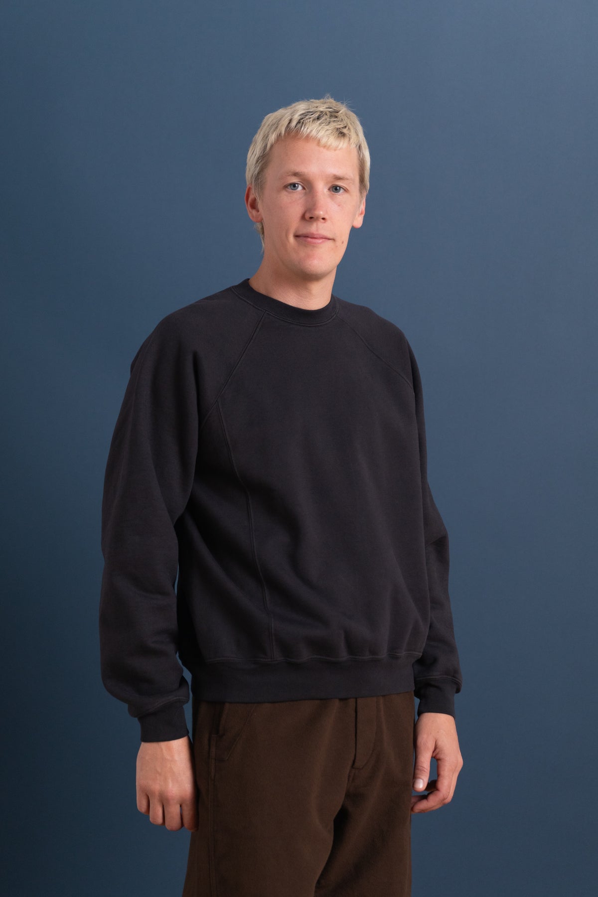 HEAVY GUSSET CREWNECK IN ANTHRACITE