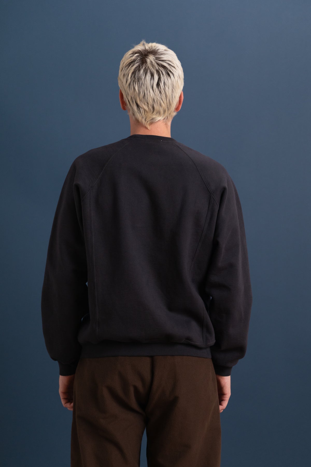 HEAVY GUSSET CREWNECK IN ANTHRACITE