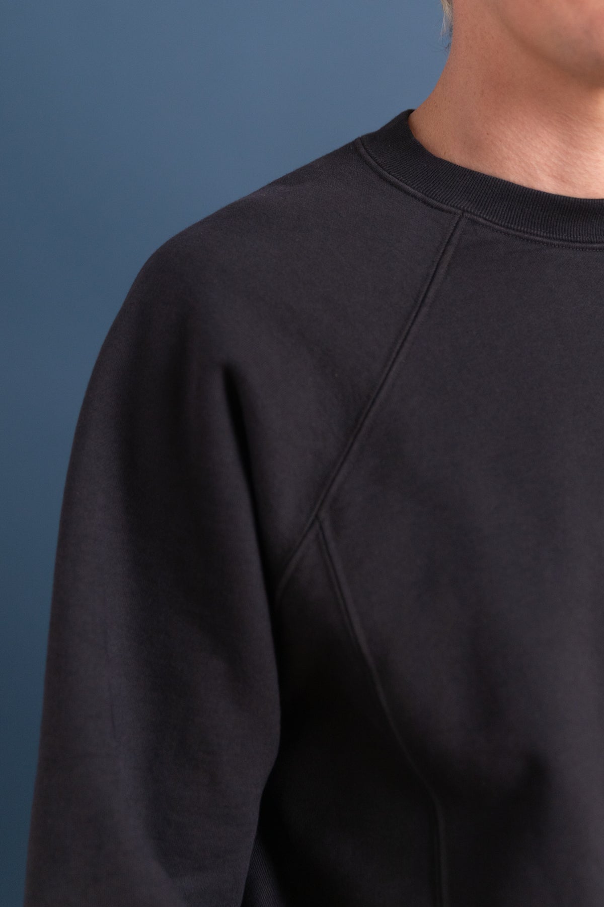 HEAVY GUSSET CREWNECK IN ANTHRACITE