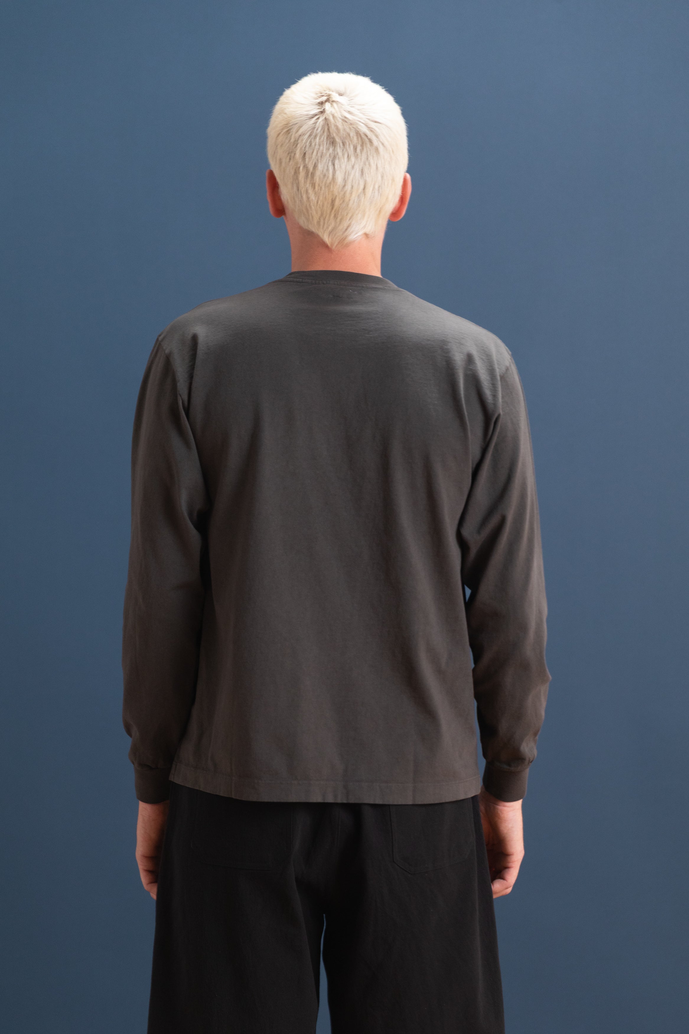 LONG SLEEVE MUNICIPAL TEE IN GRANITE
