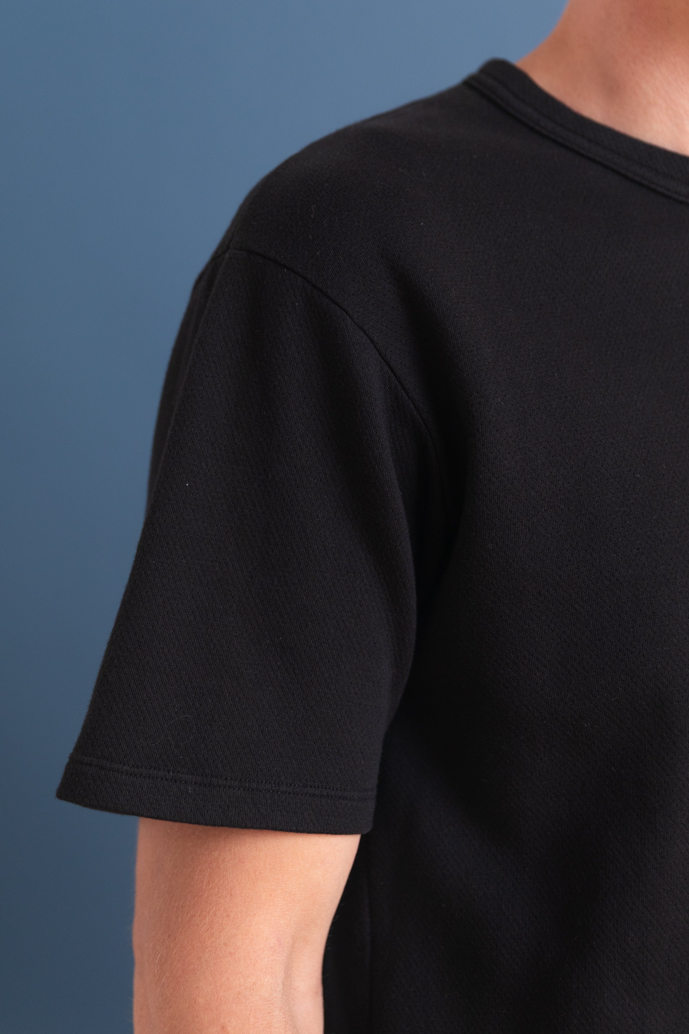 MESH TEE SHIRT IN BLACK