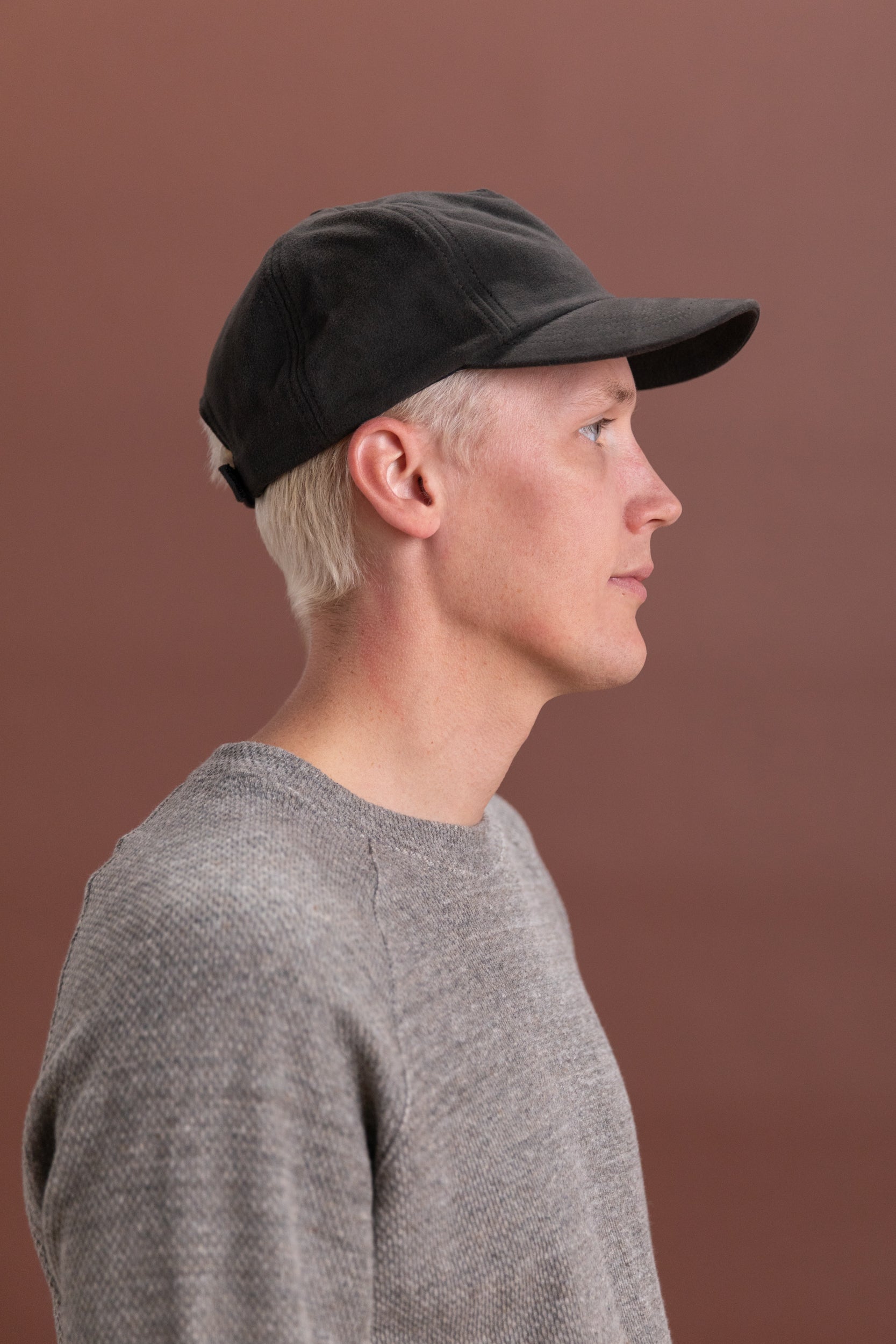CAP IN BLACK MOLESKIN