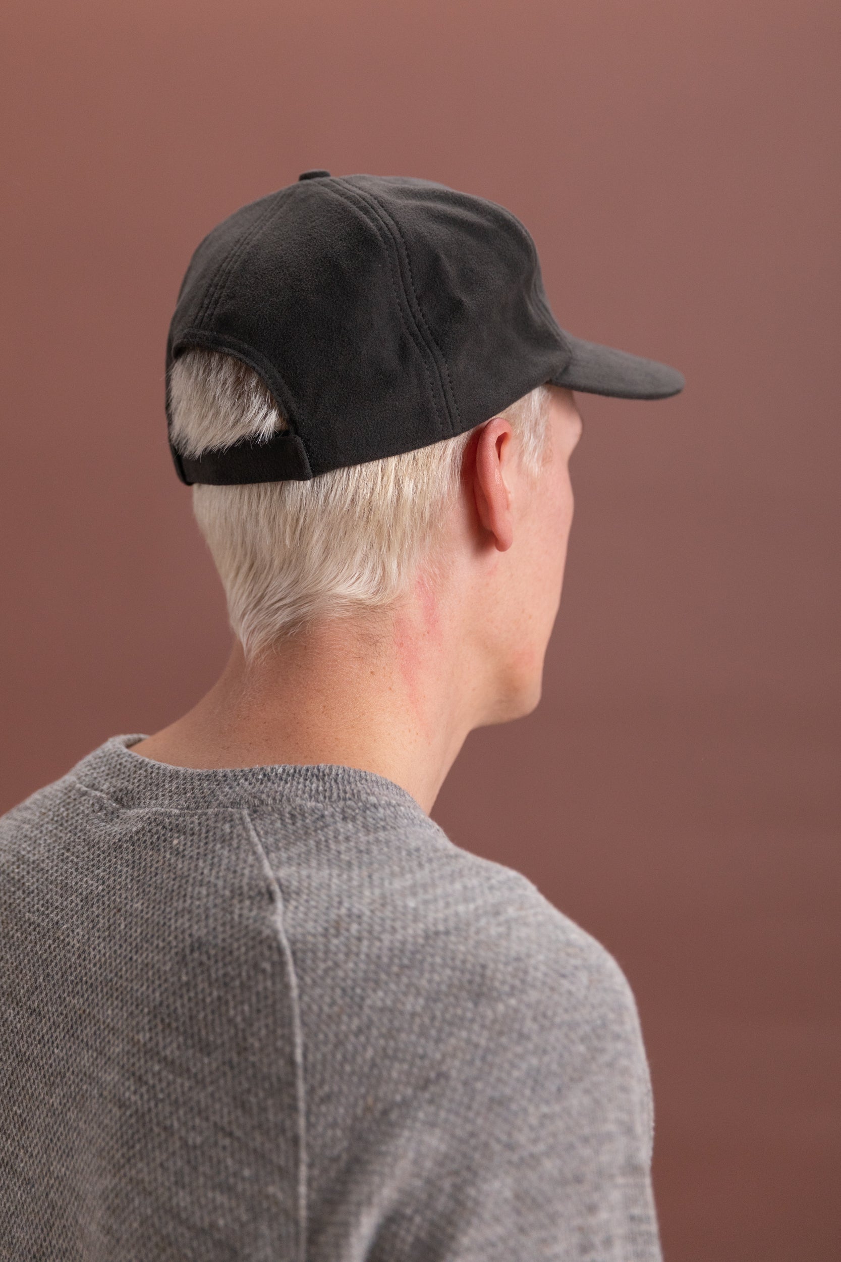 CAP IN BLACK MOLESKIN