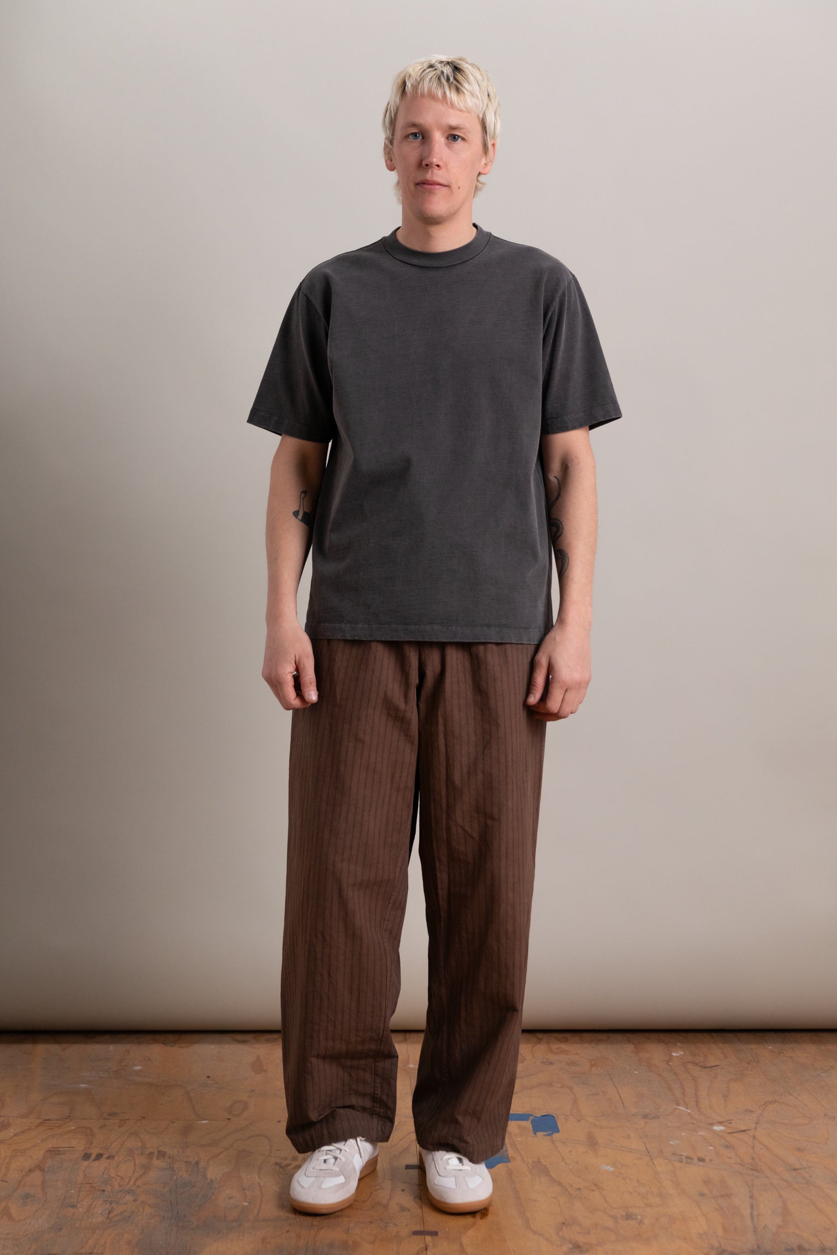 SHORT SLEEVE RUGBY TEE IN GRINDLE