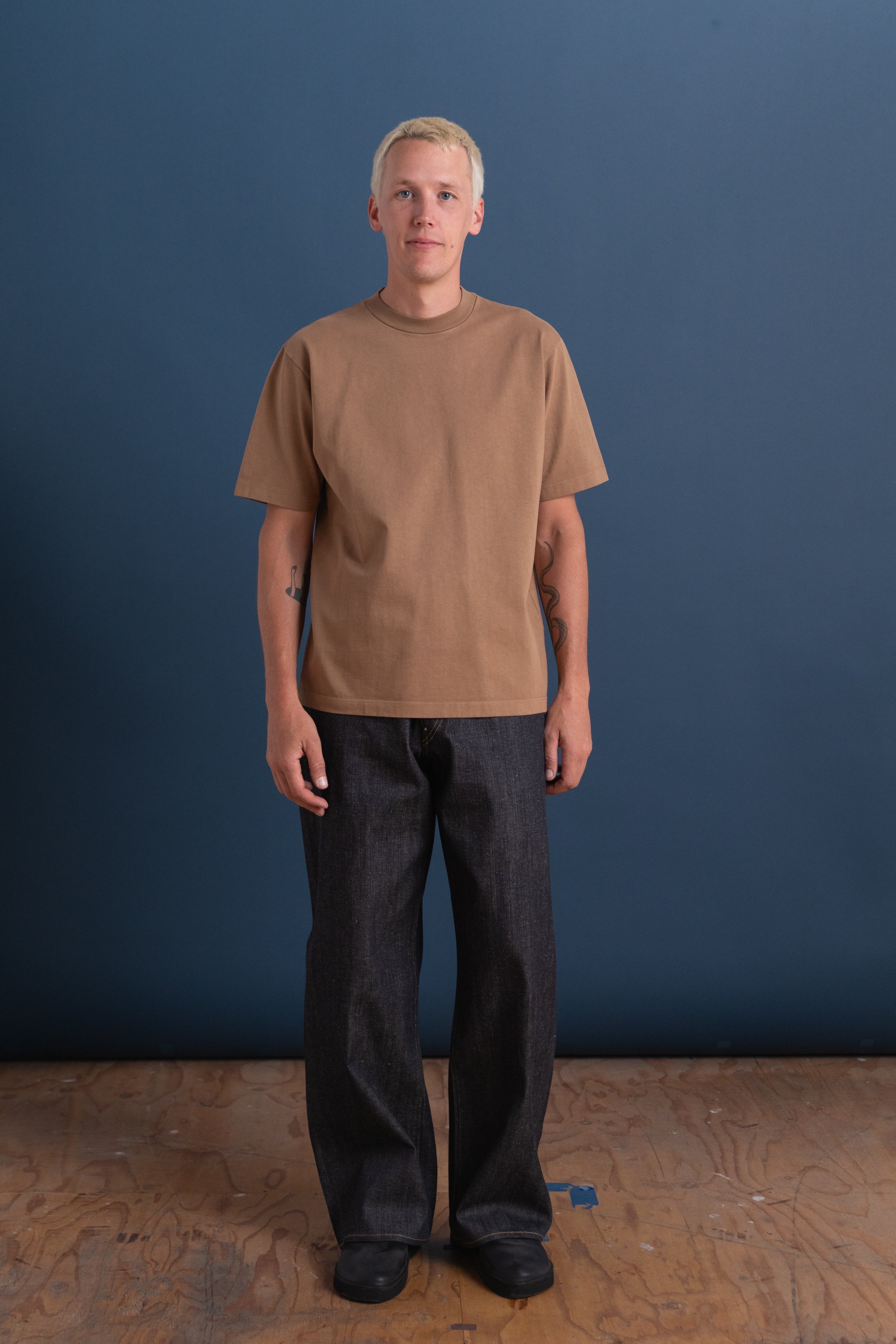 SHORT SLEEVE RUGBY TEE IN CASHEW