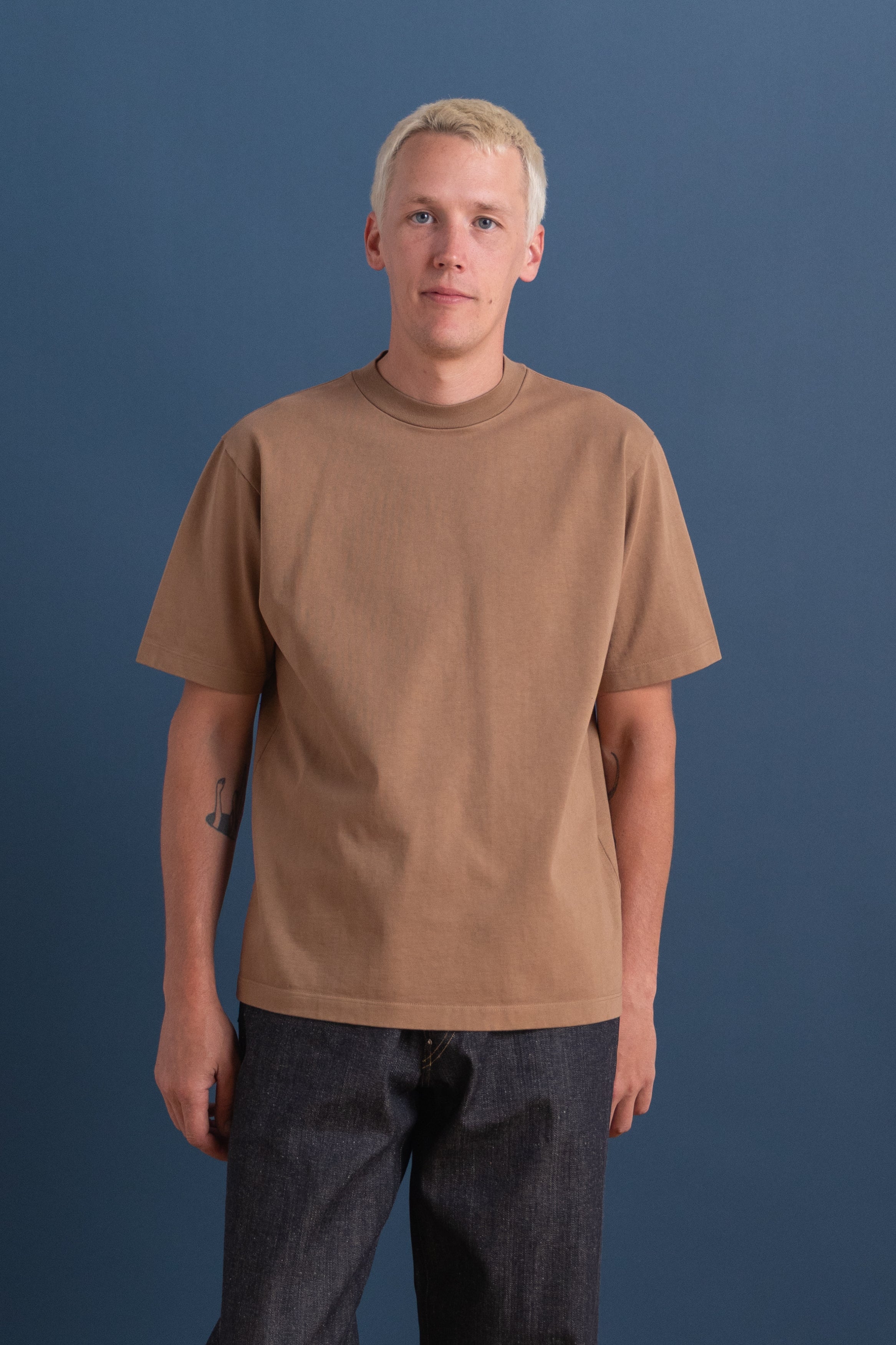 SHORT SLEEVE RUGBY TEE IN CASHEW
