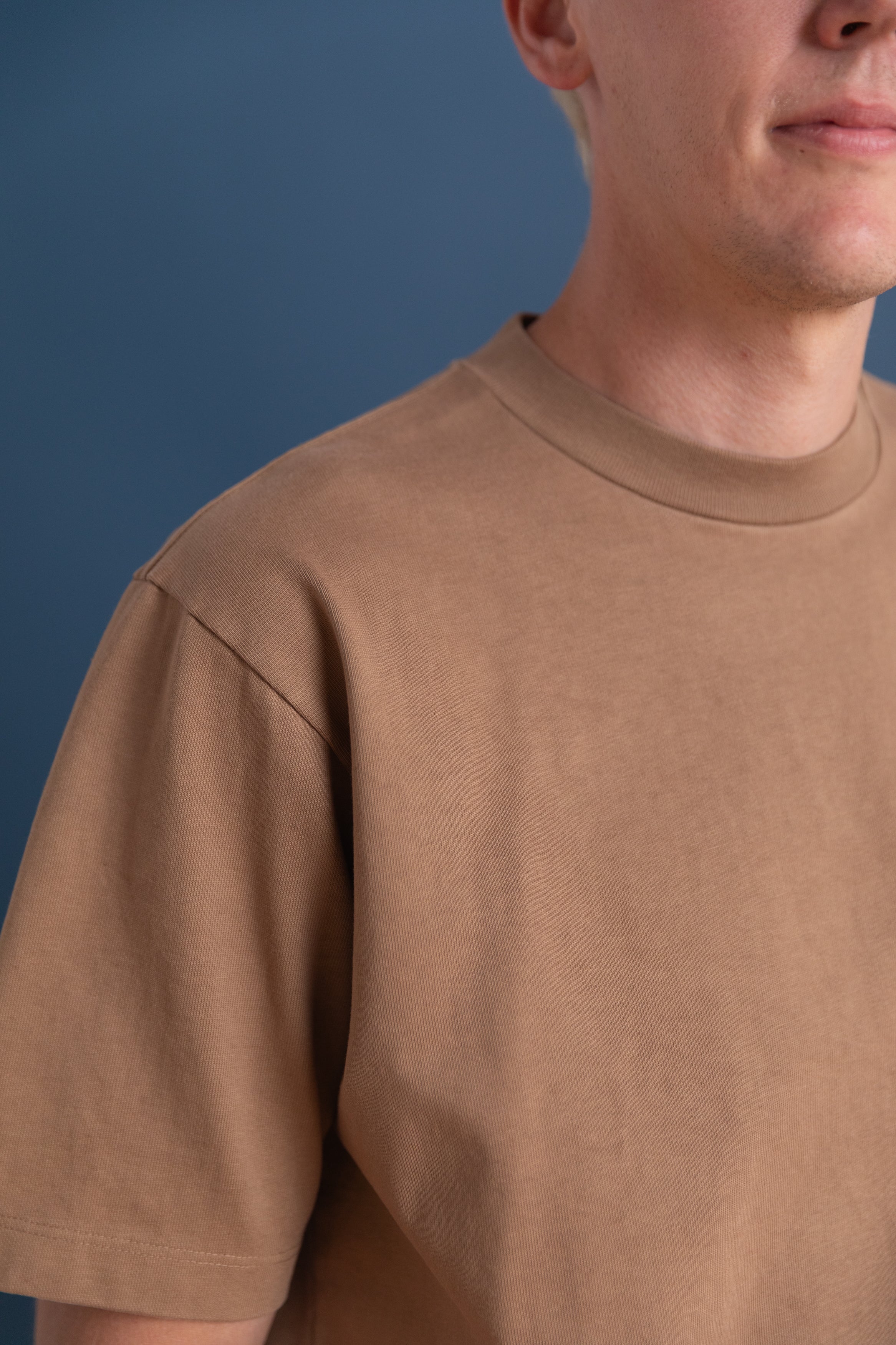 SHORT SLEEVE RUGBY TEE IN CASHEW