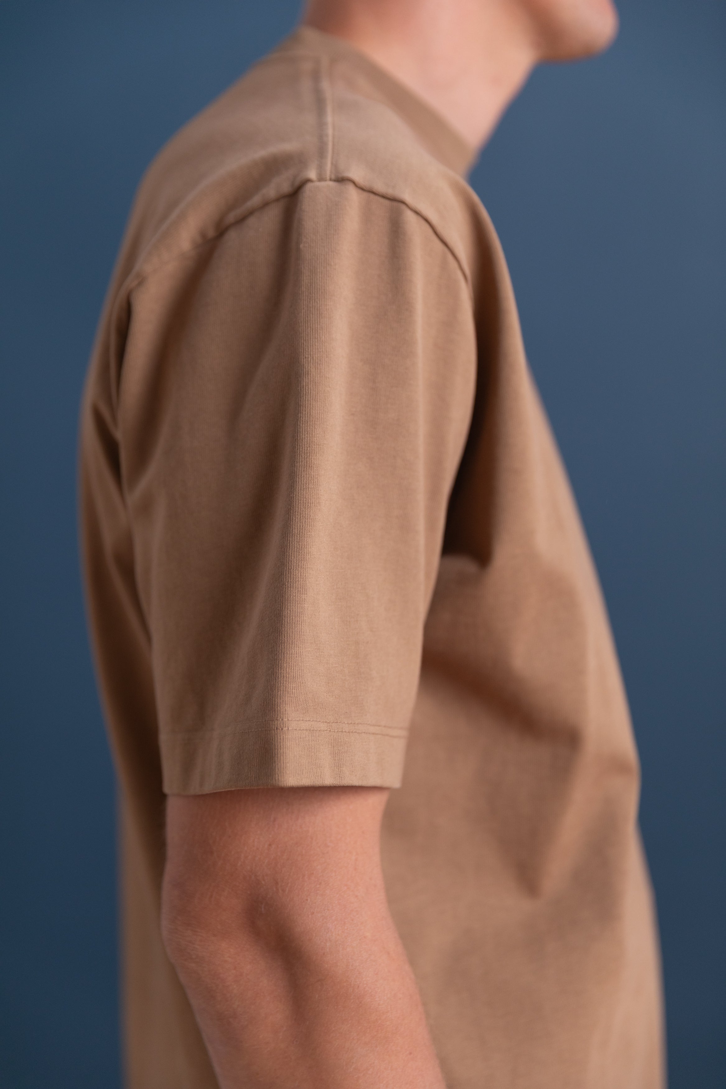 SHORT SLEEVE RUGBY TEE IN CASHEW
