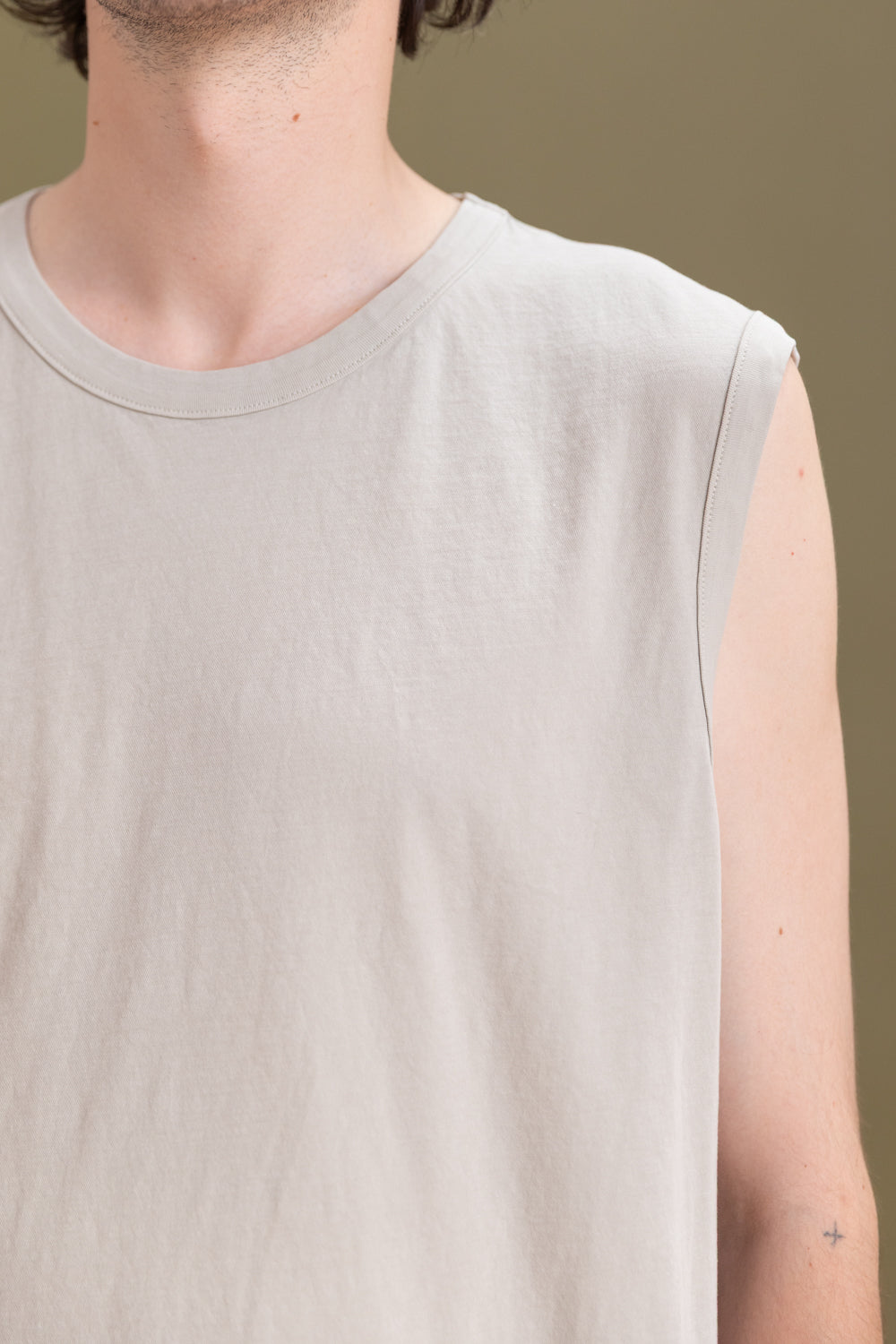 SLEEVELESS TEE SHIRT IN SWISS NATURAL