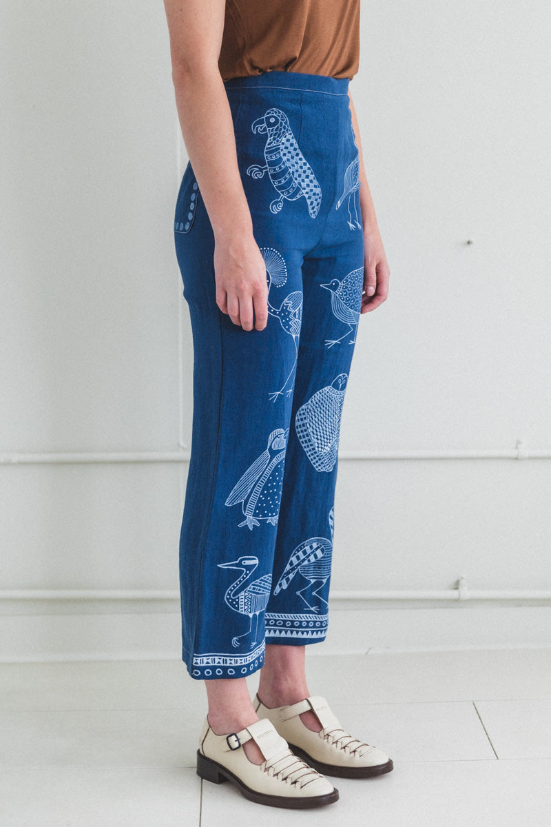 PAINTED FAUNA TROUSERS IN NAVY LINEN