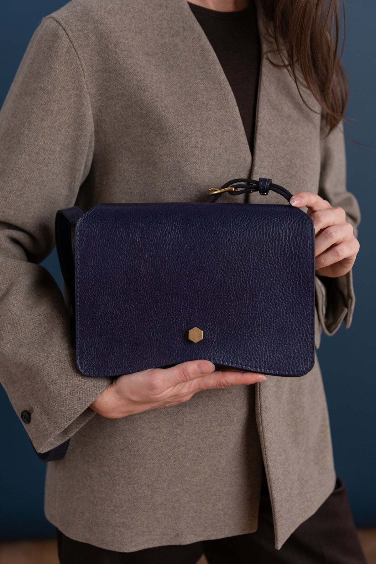 VAL IN INK PEBBLE LEATHER