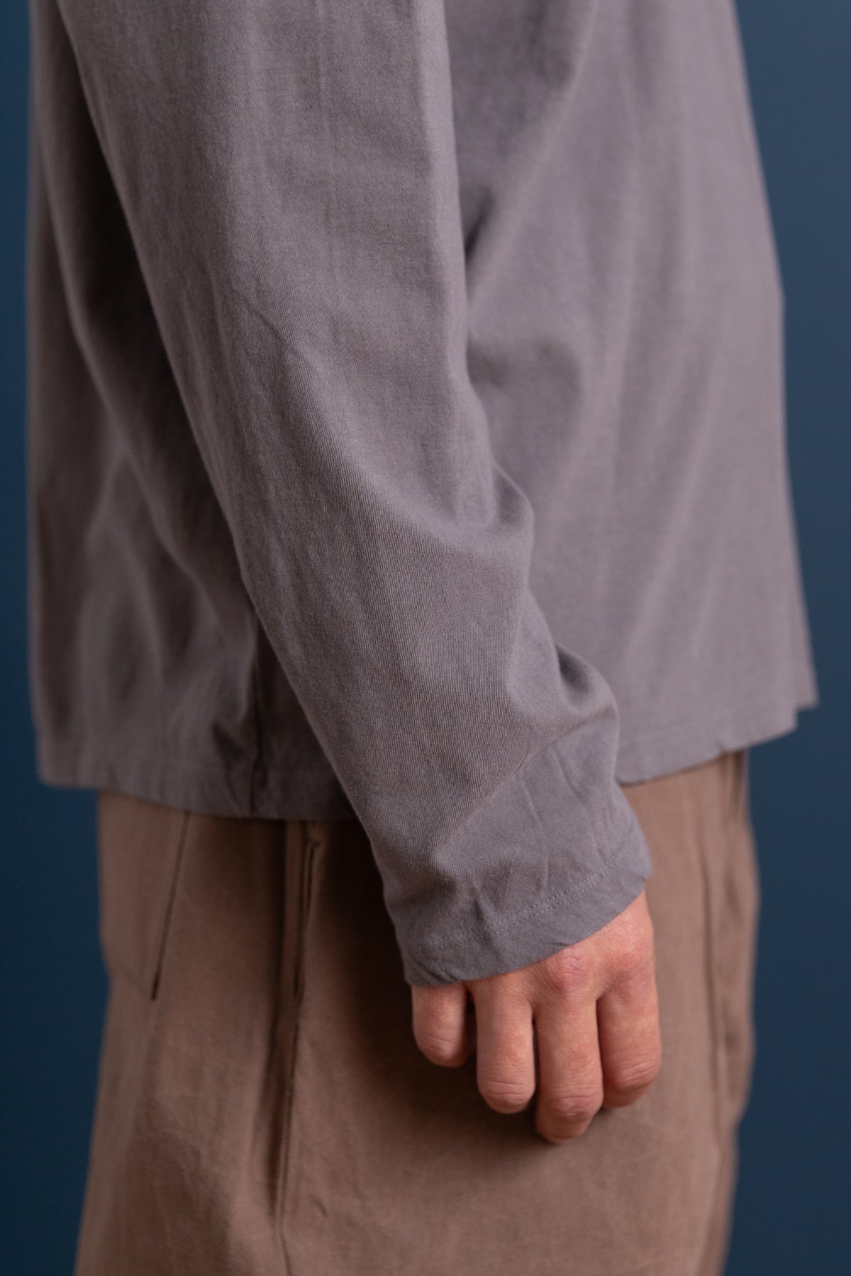 R21 S6 LONG SLEEVE BINDER T-SHIRT IN LEAD JERSEY