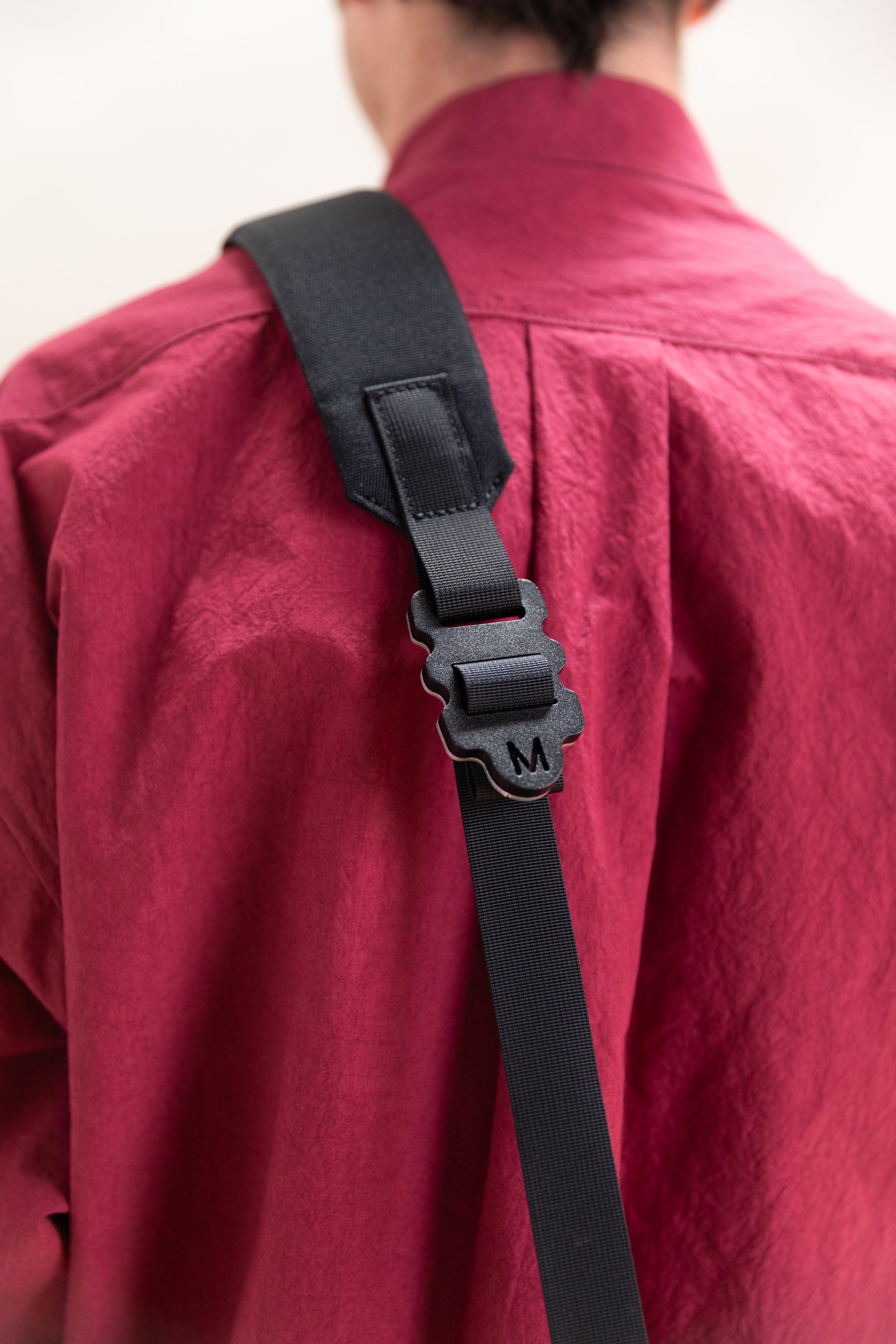 R0 G4 MINI MESSENGER IN BLACK NYLON