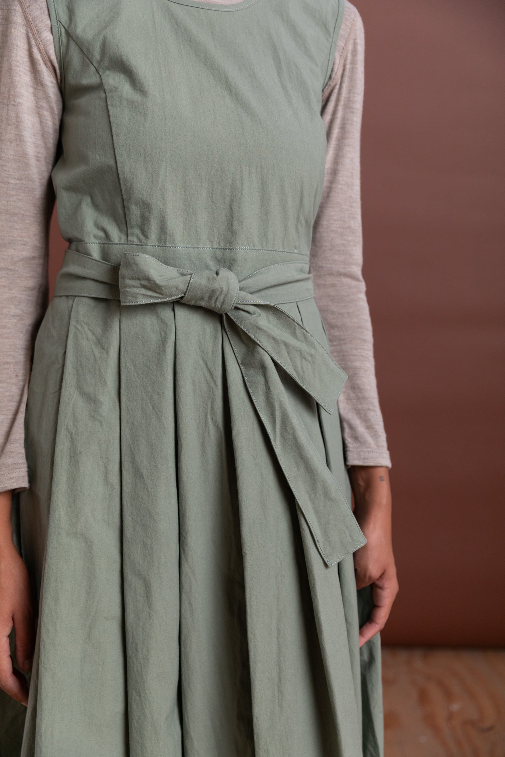 R19 A8 KOREAN APRON DRESS IN GUM WEATHER
