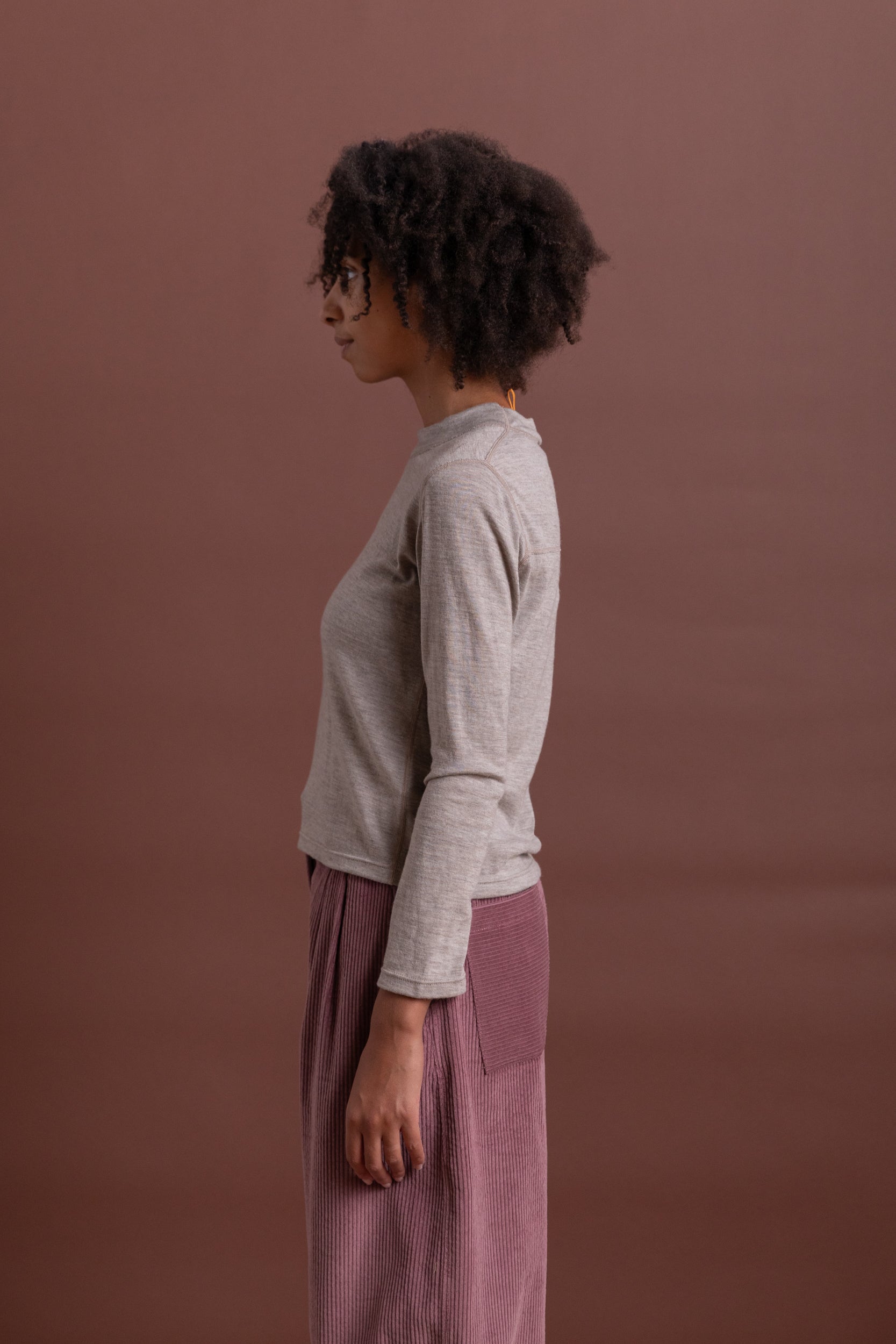 R19 U6 LONG SLEEVE UNDER LAYER IN GROUND KNIT