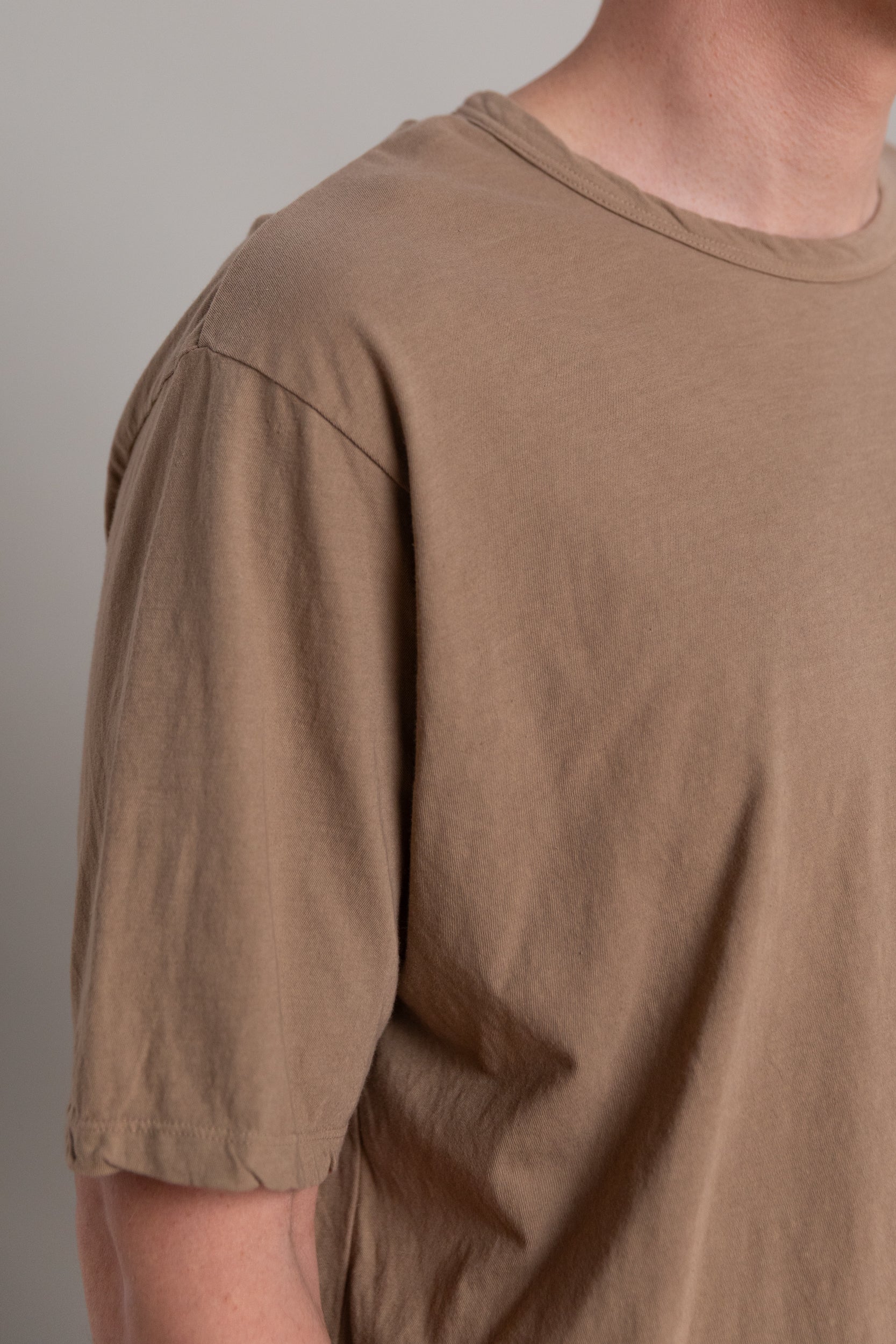 R20 T5 BINDER T-SHIRT IN DUST JERSEY