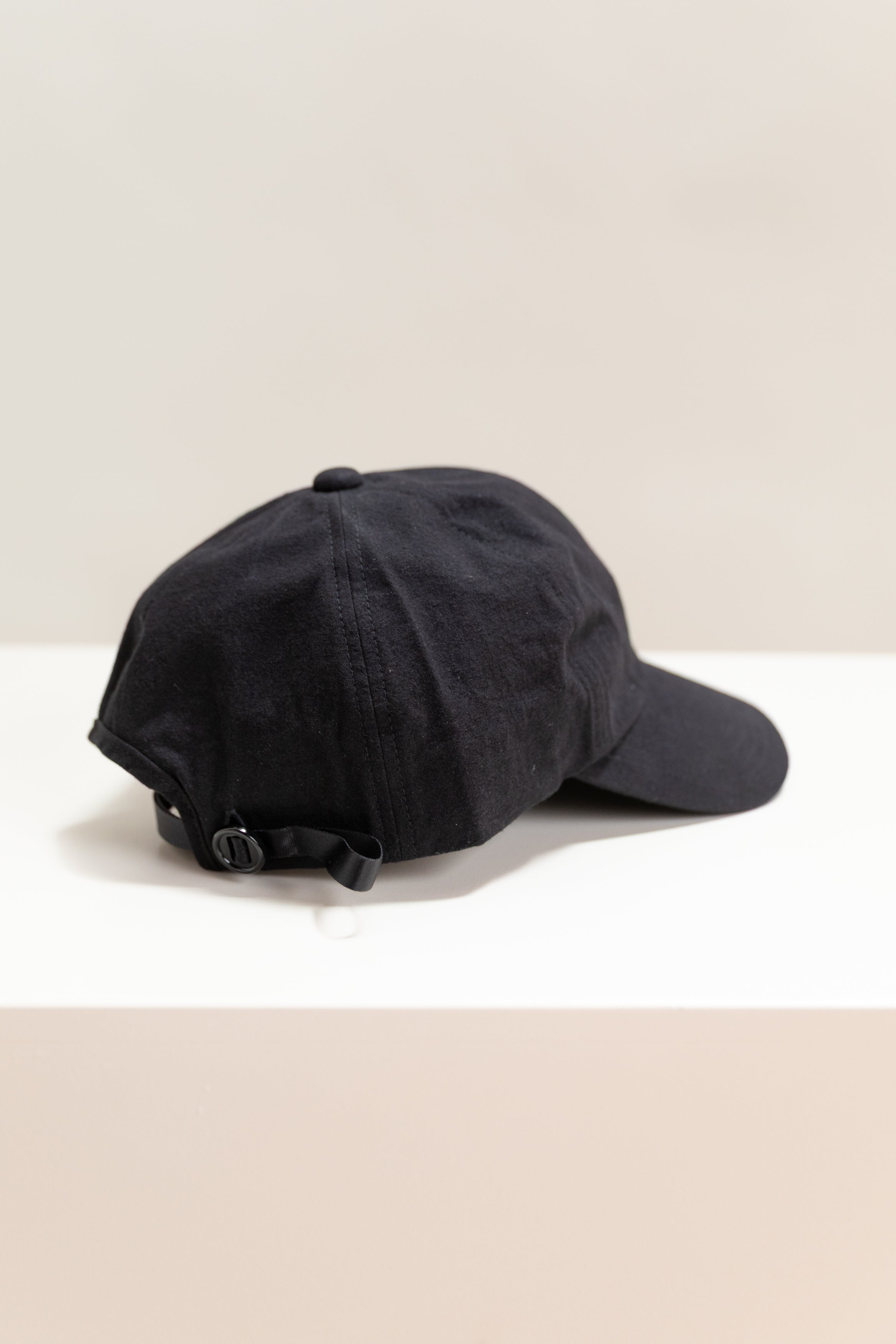 R0 C3 DEEP CAP IN BLACK WASH