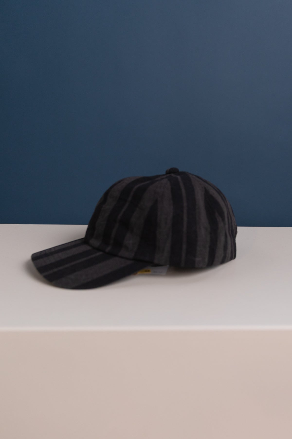 R21 C3 DEEP CAP IN GREY THEATRE WAX