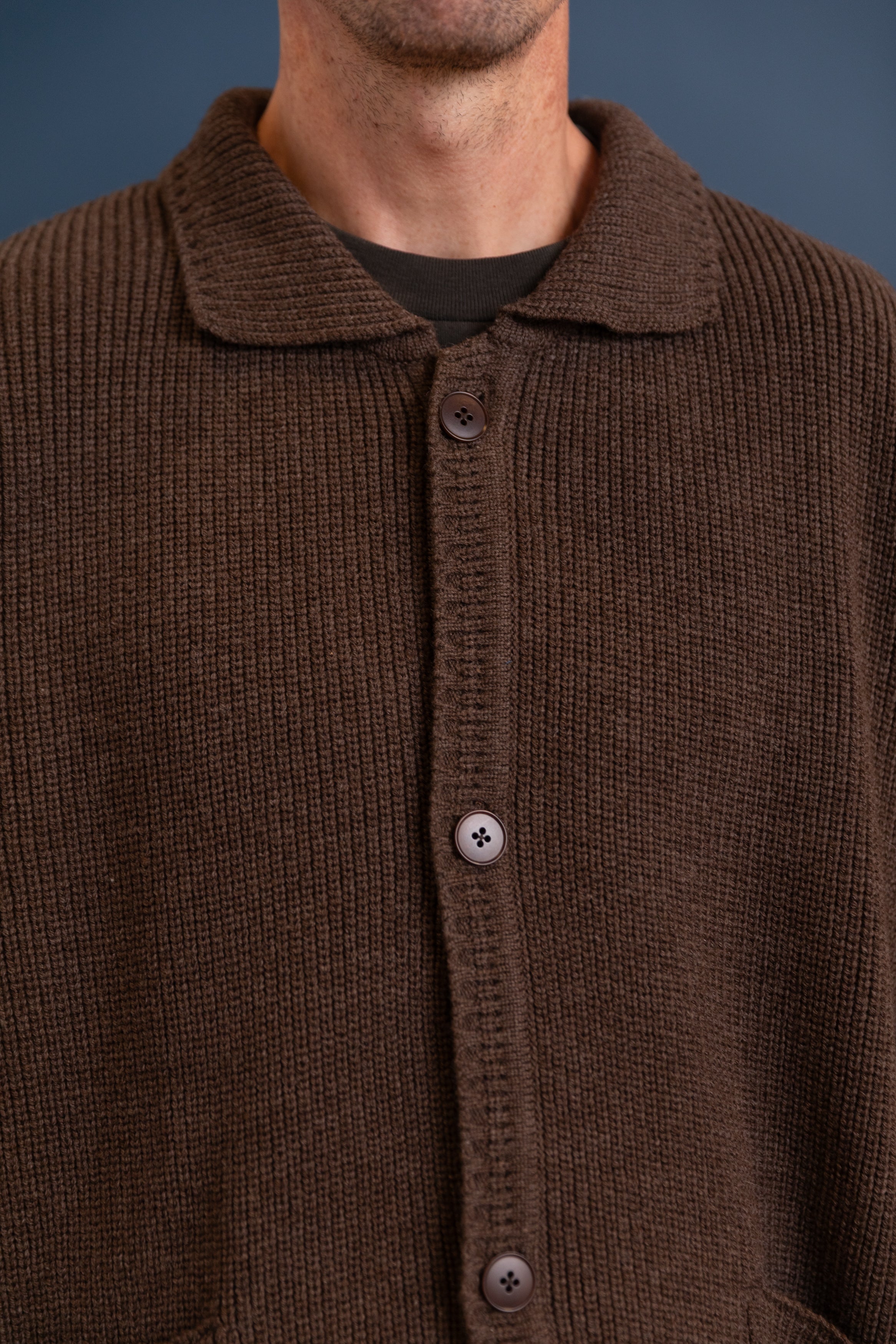 R21 Z1 MACHINE CARDIGAN IN BLACK SHEEP