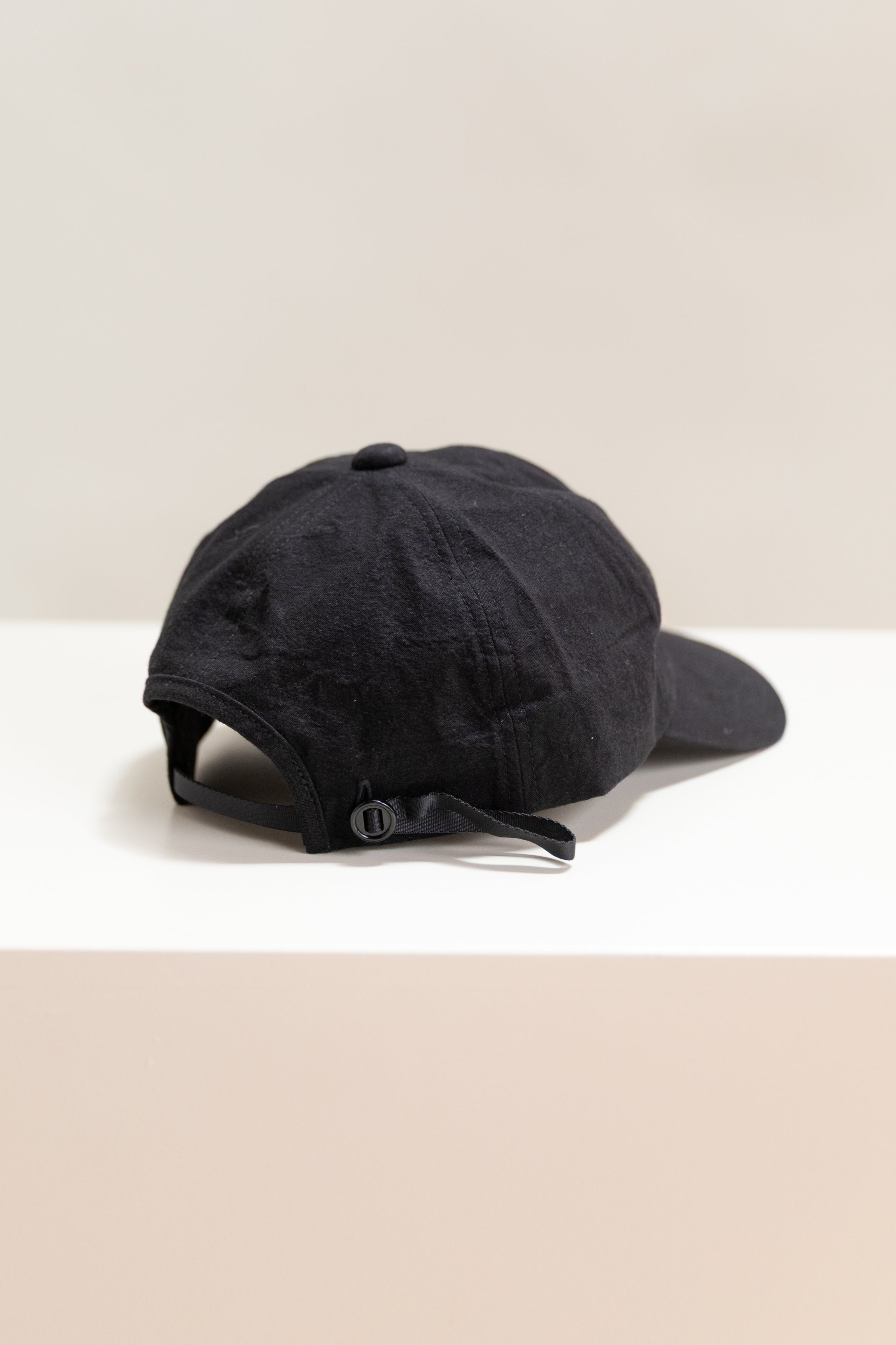 R0 C1 SHALLOW CAP IN BLACK WAX
