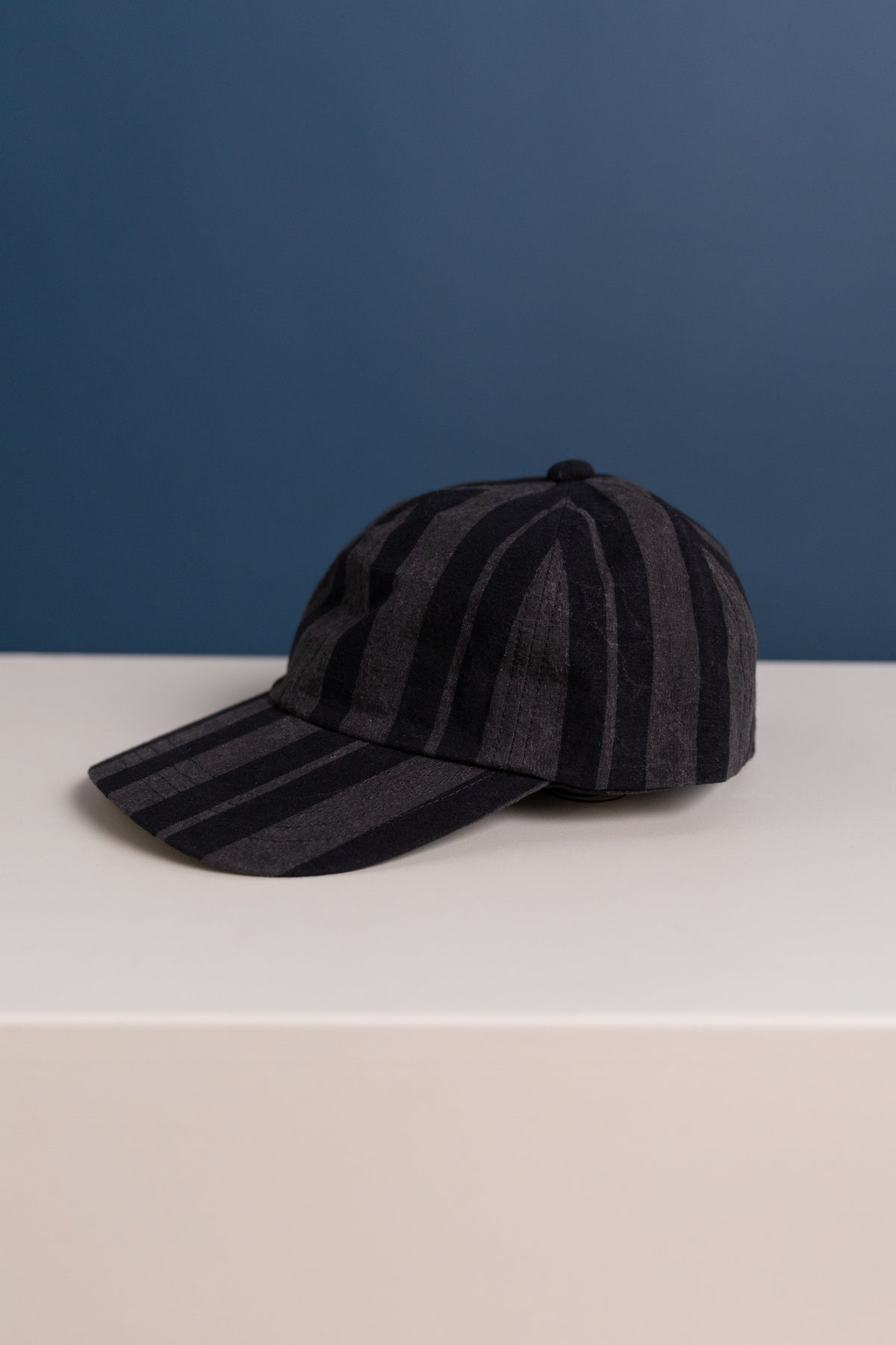 R21 C1 SHALLOW CAP IN GREY THEATRE WAX