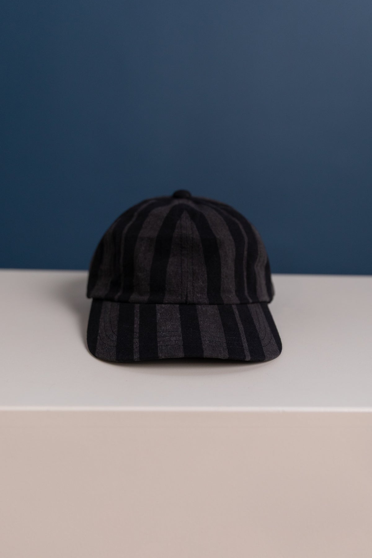R21 C1 SHALLOW CAP IN GREY THEATRE WAX