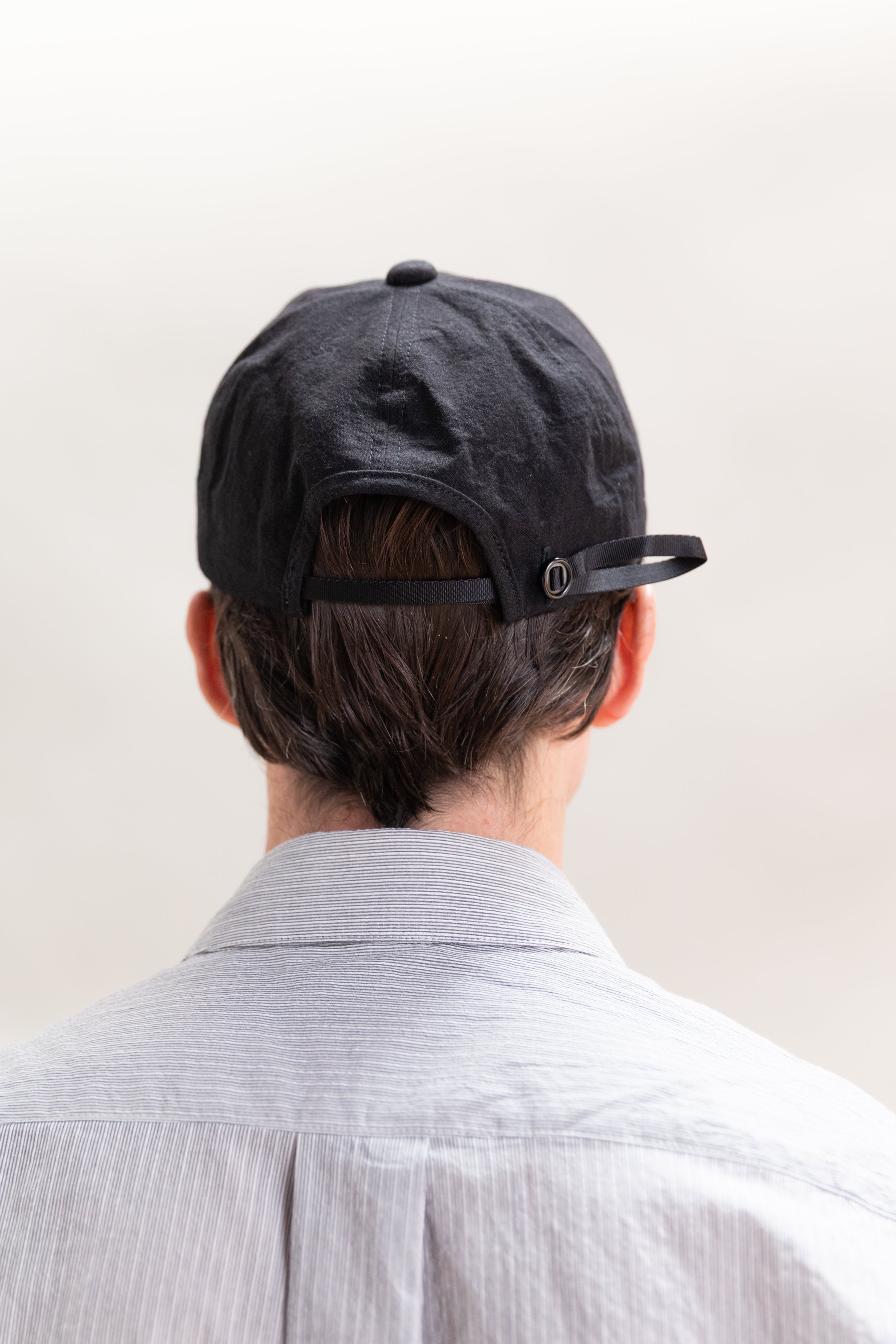 R0 C1 SHALLOW CAP IN BLACK WAX