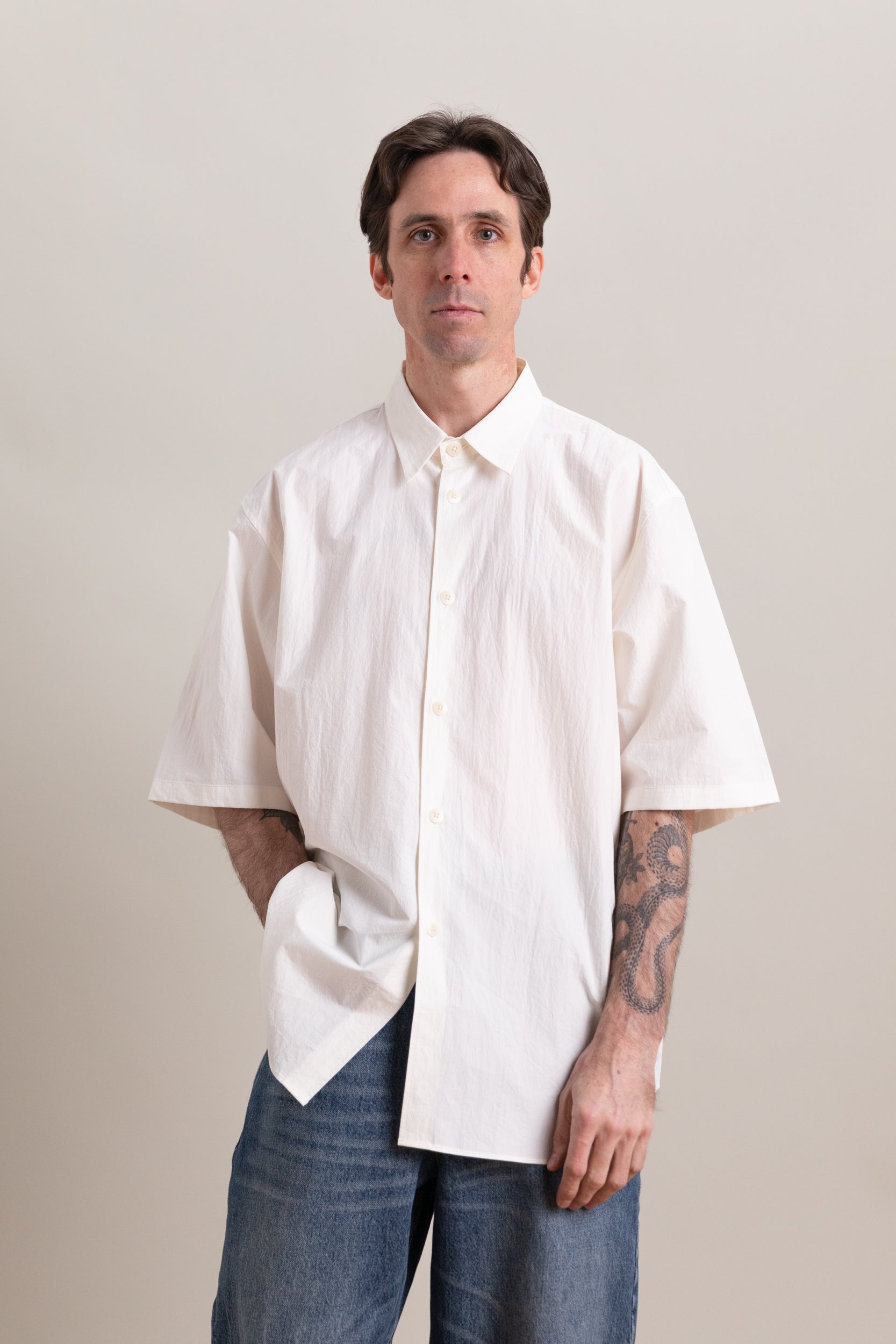 R0S9 SHORT SLEEVE WEATHER SHIRT IN WHITE 160 CRUNCH