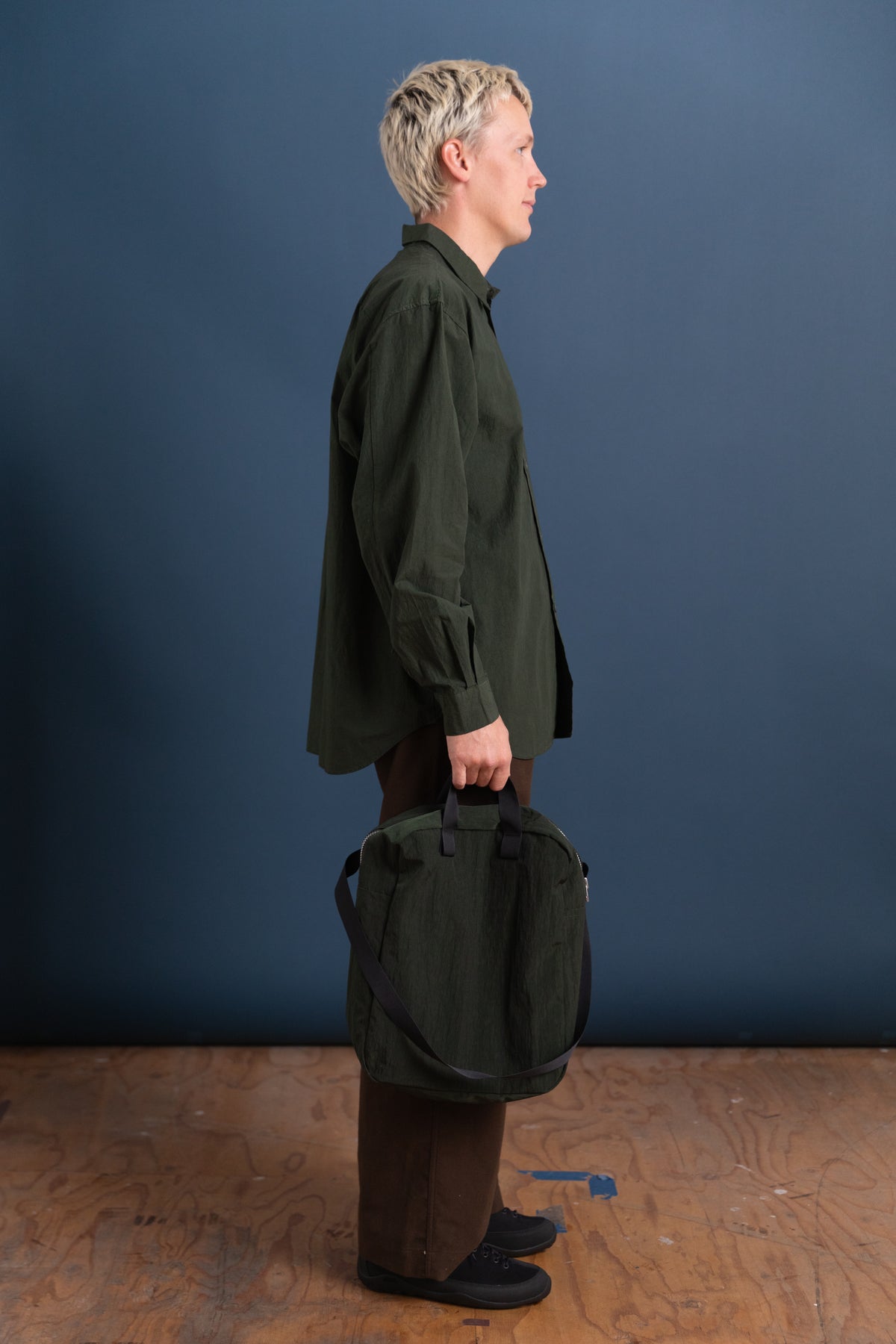 R21 B0 ZIP TOTE IN JUNGLE NYLON