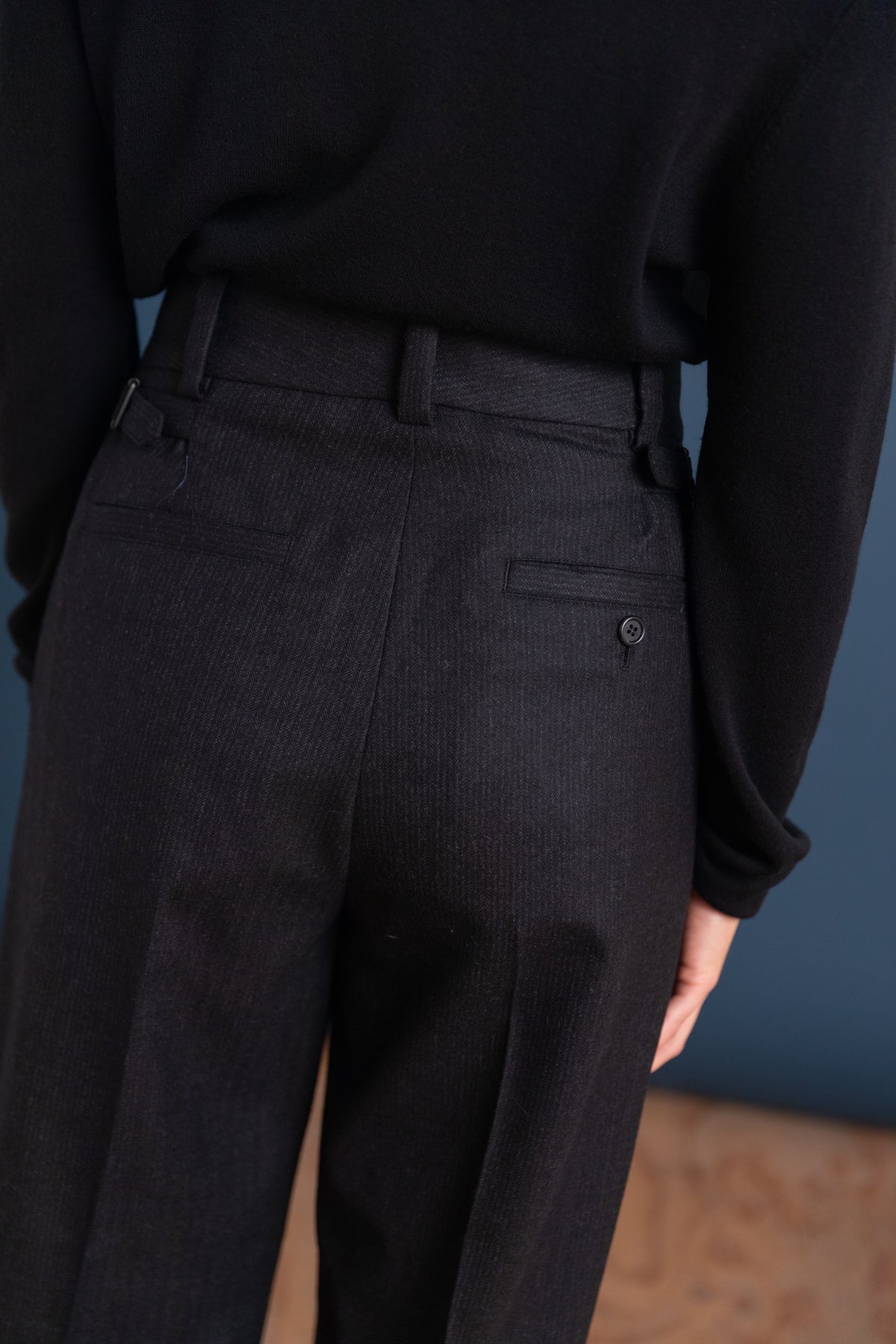 DEEP WAISTBAND CINCH TROUSERS IN BLACK/CHARCOAL STRIPED MUTED WOOL FLANNEL