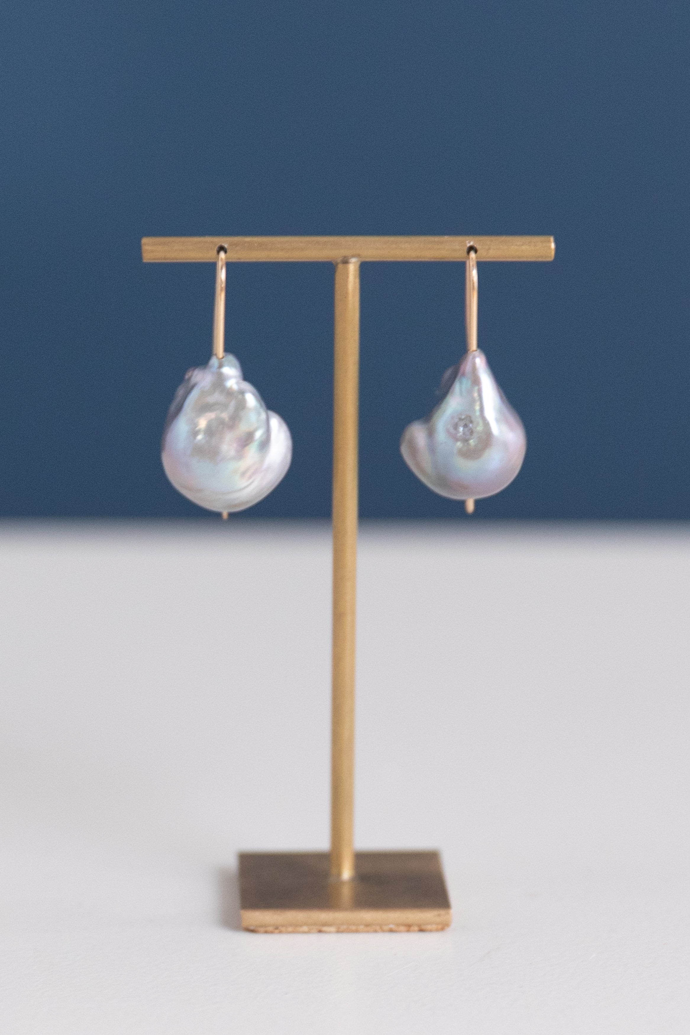 BAROQUE PEARL DROP EARRINGS IN SILVER