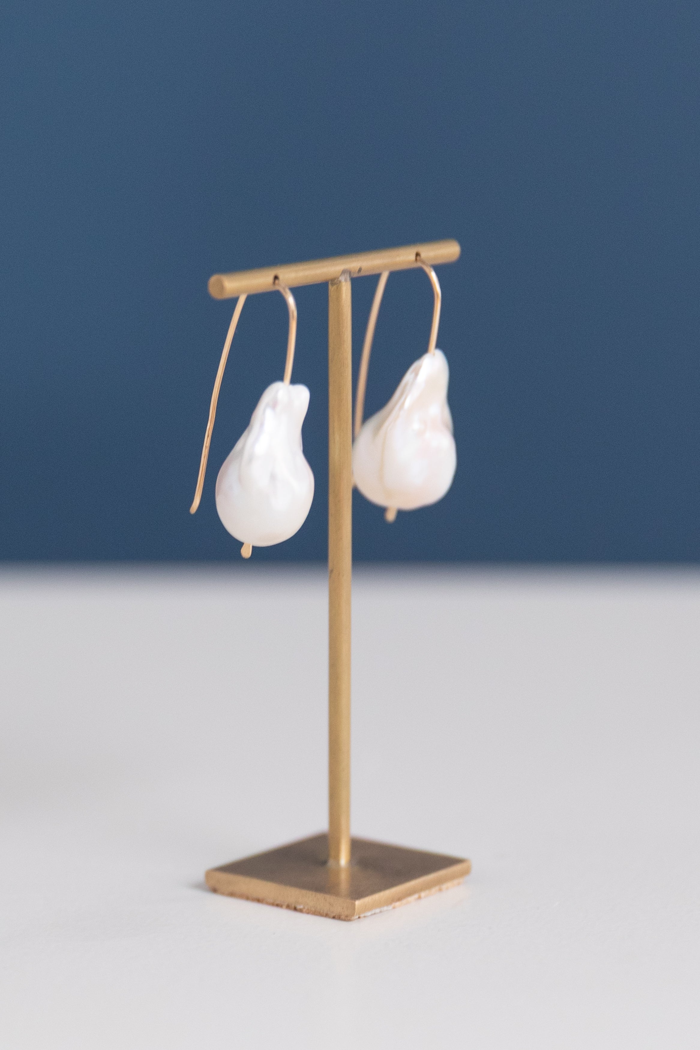 BAROQUE PEARL DROP EARRINGS IN WHITE