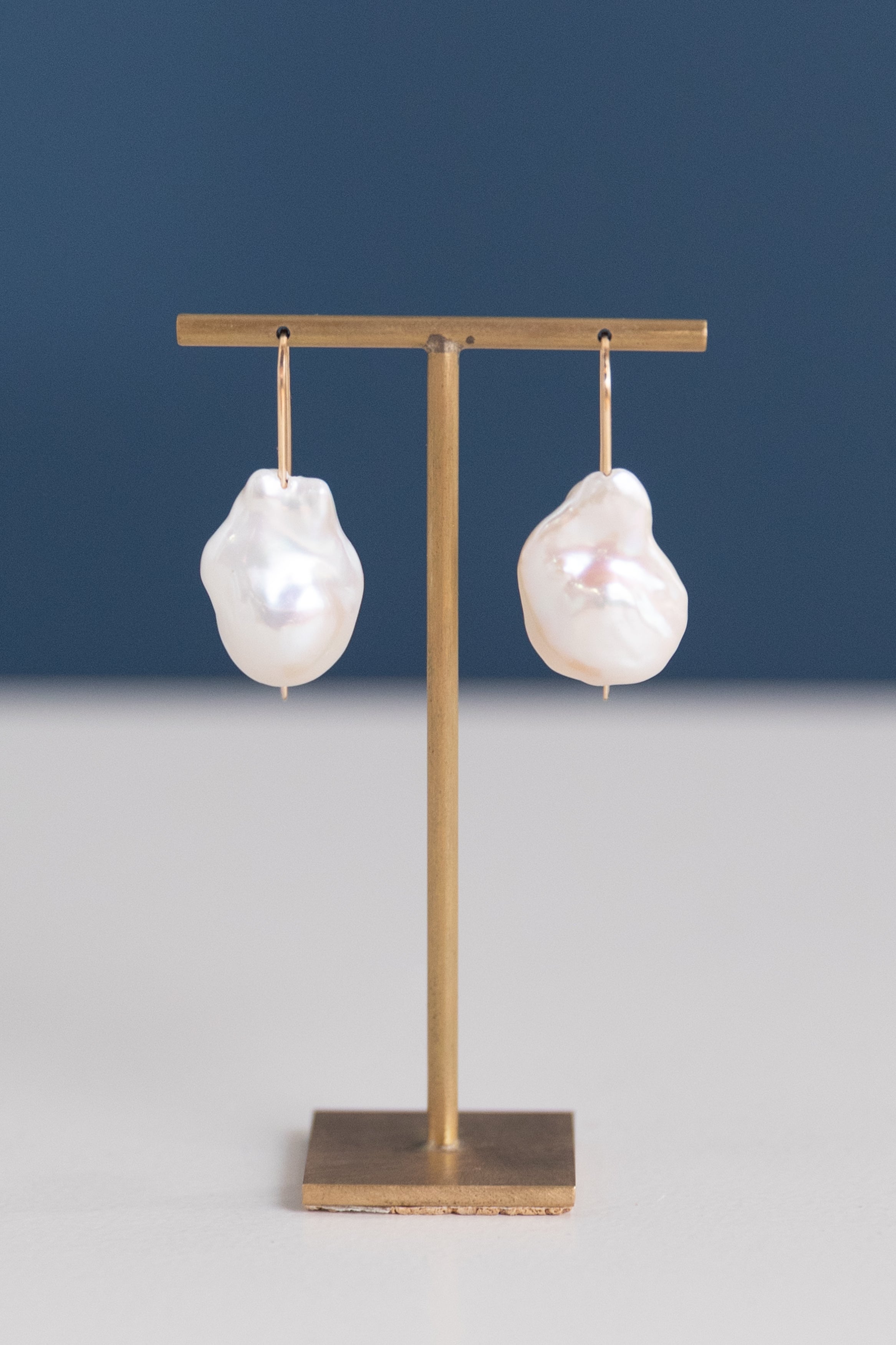 BAROQUE PEARL DROP EARRINGS IN WHITE