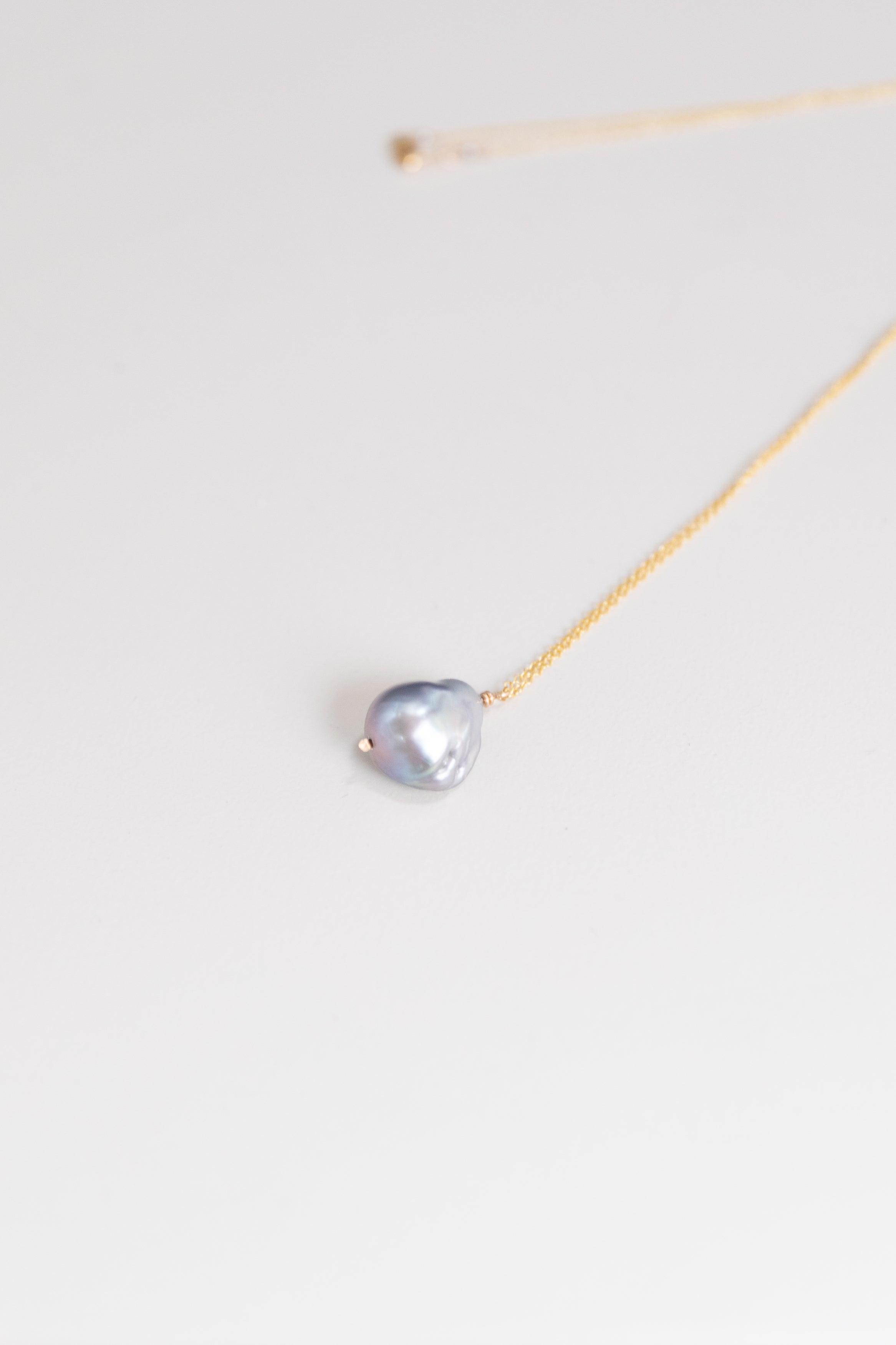 BAROQUE PEARL DROP NECKLACE IN SILVER
