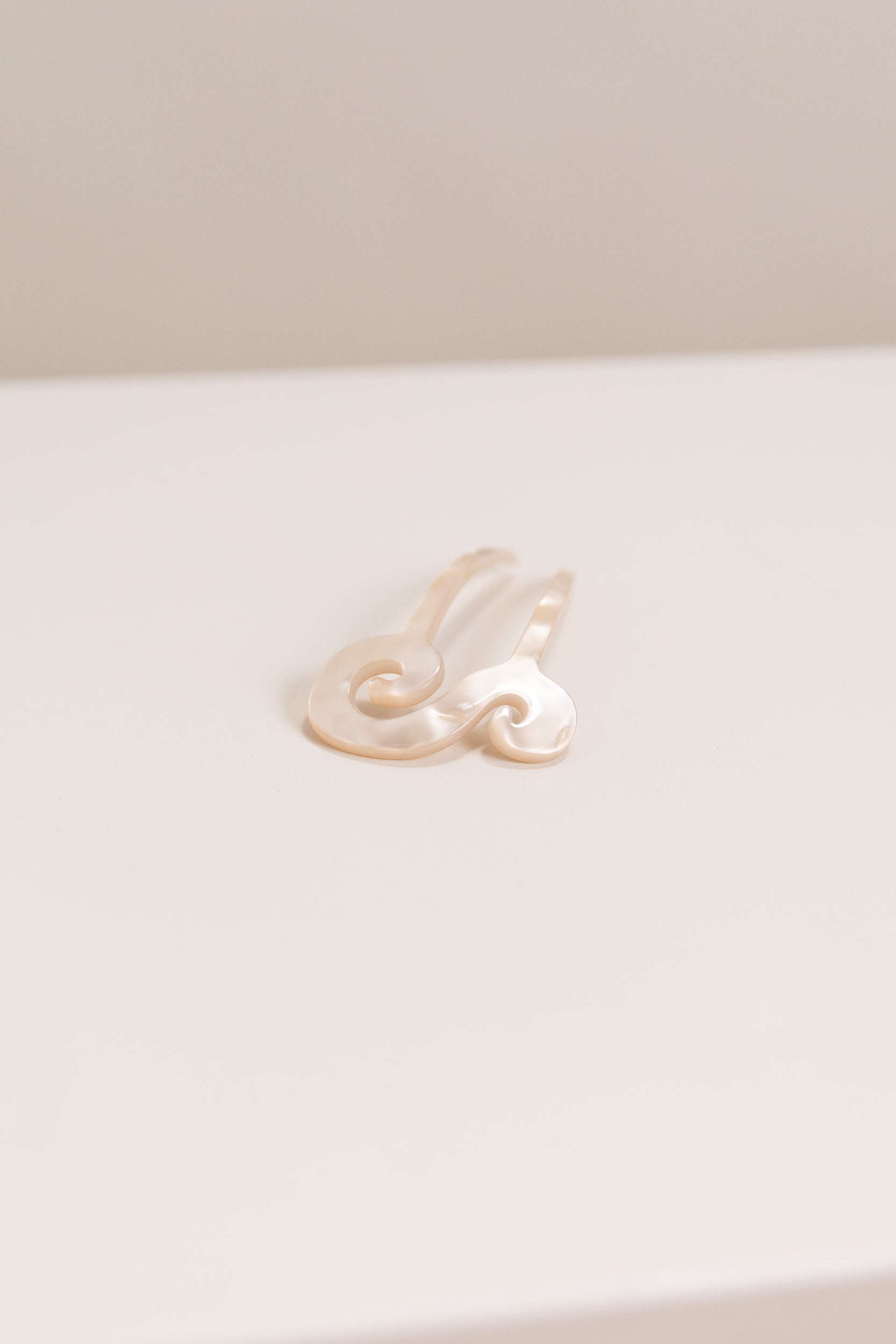 PEARL SPIRAL FRENCH PIN
