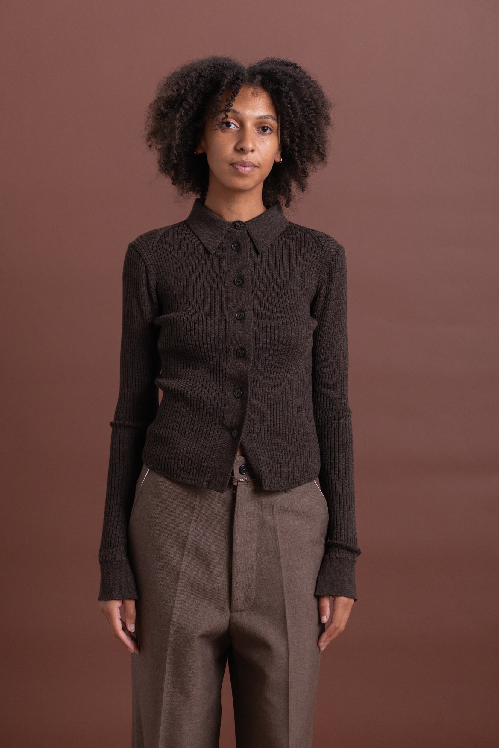 KNITTED RIB SHIRT IN DARK BROWN