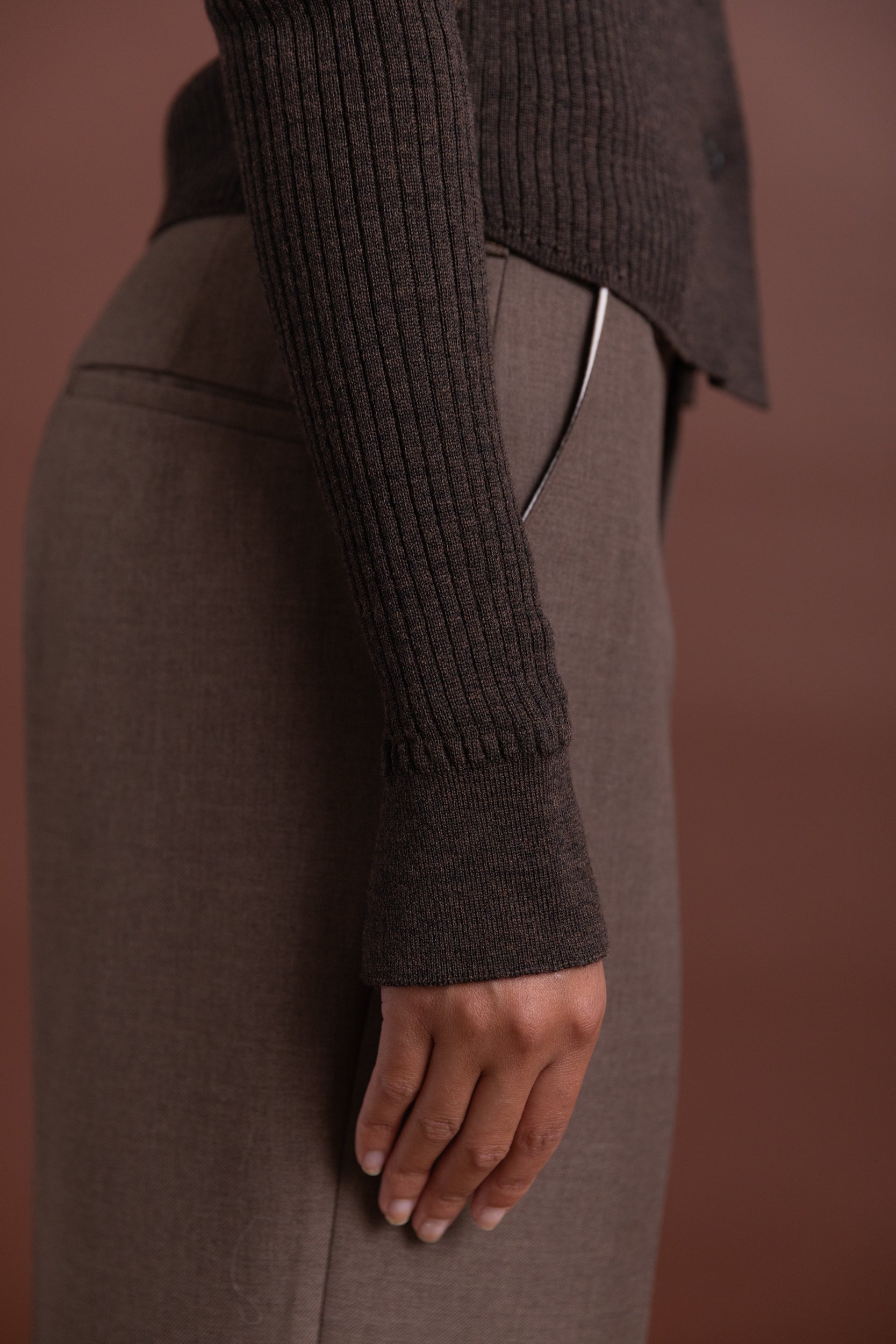 KNITTED RIB SHIRT IN DARK BROWN