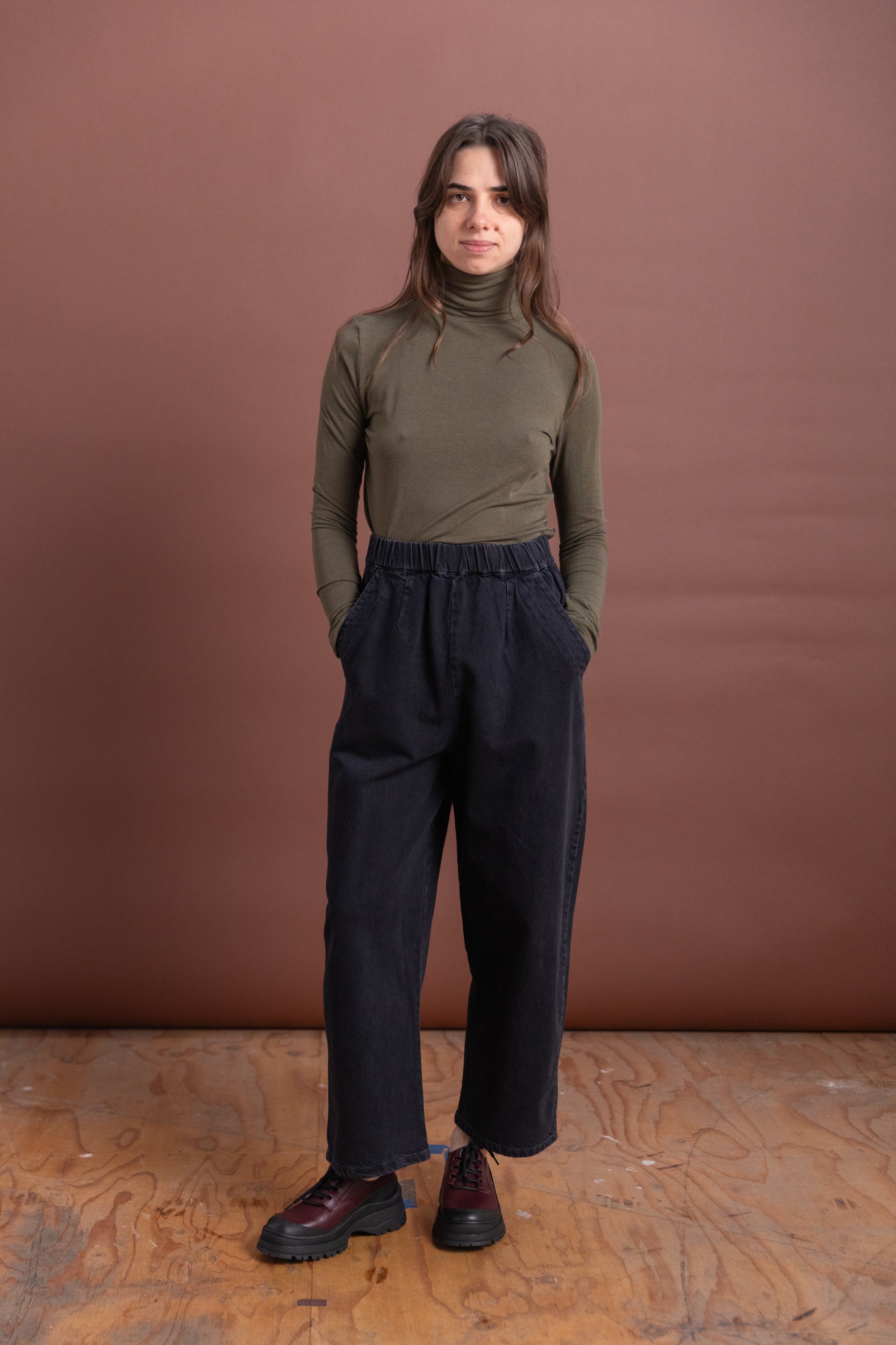 BARREL PANT IN FADED BLACK